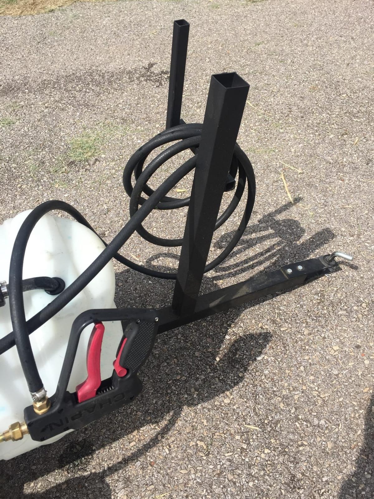 Chapin International Inc. 97600 15-Gallon, 12-Volt EZ Tow Dripless Fertilizer, Herbicide and Pesticide Sprayer, 15-Gallon (1 Sprayer/Package) customer photo 2