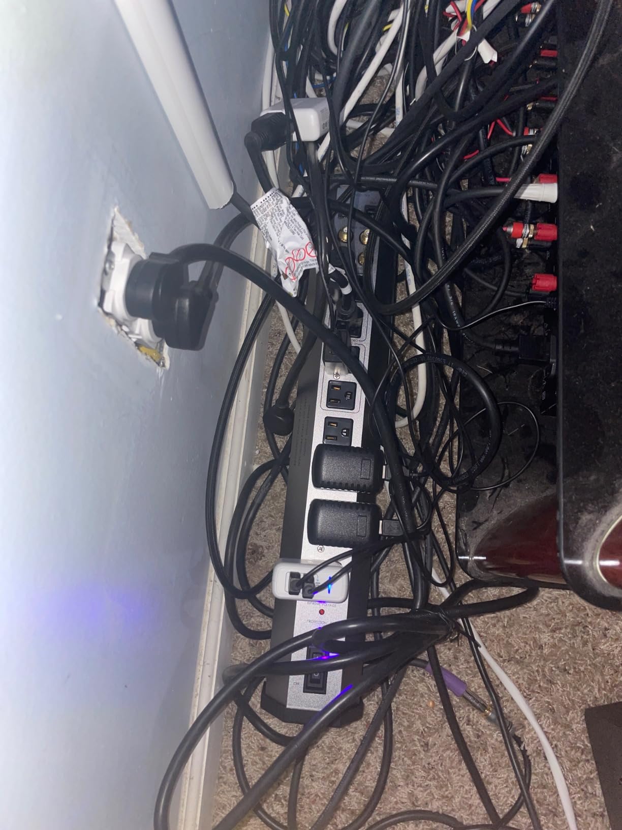 Panamax MR4300 9-Outlet Power Conditioner with Voltage Monitoring customer photo 2