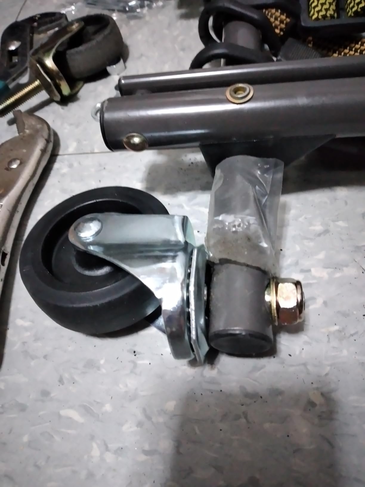 COSCO Shifter Multi-Position Folding Hand Truck and Cart, 300 lb. Weight Capacity, Green, 12222PBG1E customer photo 1