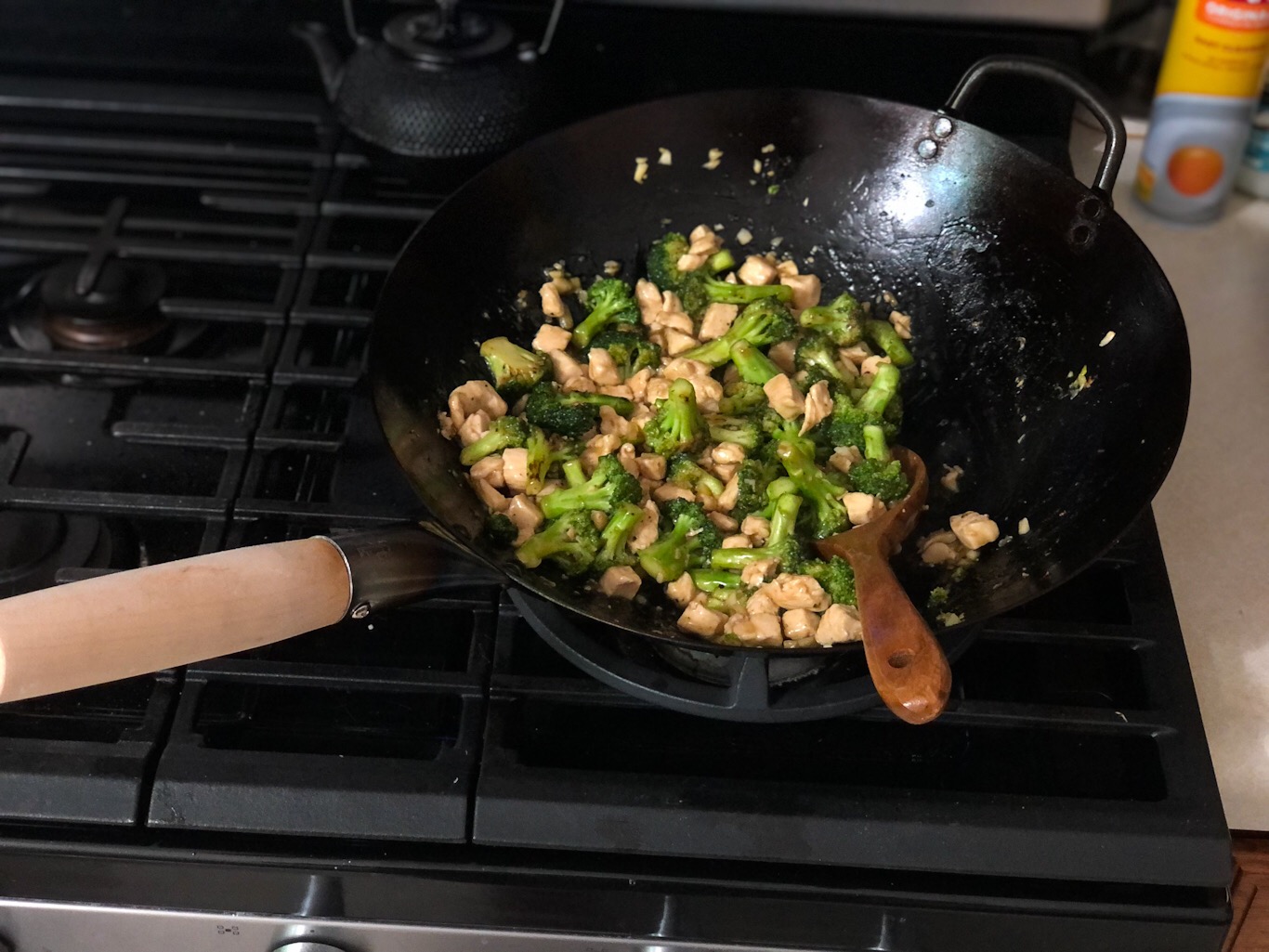 Craft Wok Traditional Hand Hammered Chinese Carbon Steel Wok with Wooden and Steel Helper Handle (14 Inch, Round Bottom Pow Wok Pan) / 731W88 customer photo 1