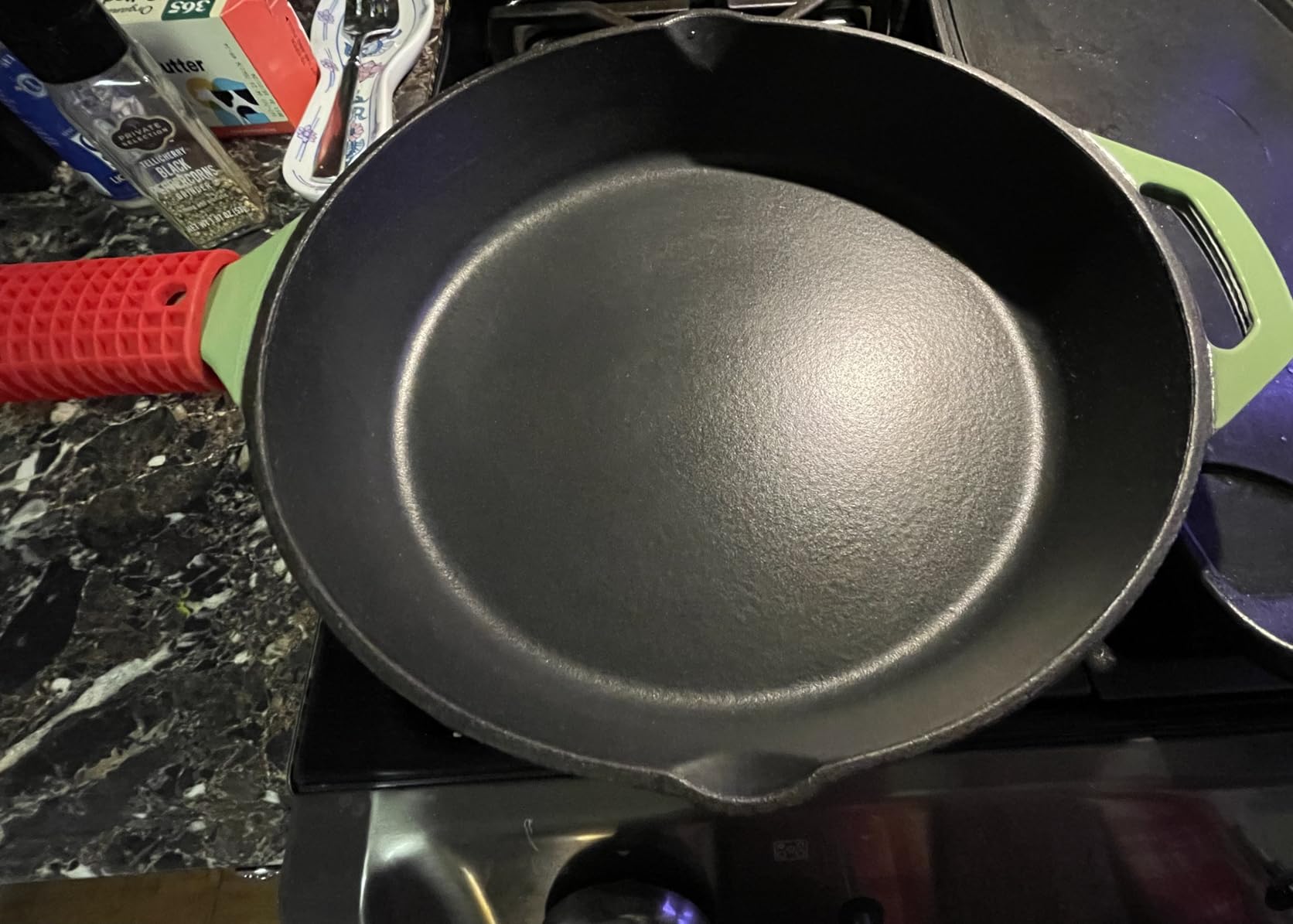 Utopia Kitchen Cast Iron Skillet 12 Inch Pre-Seasoned PFAS-Free Black customer photo 1
