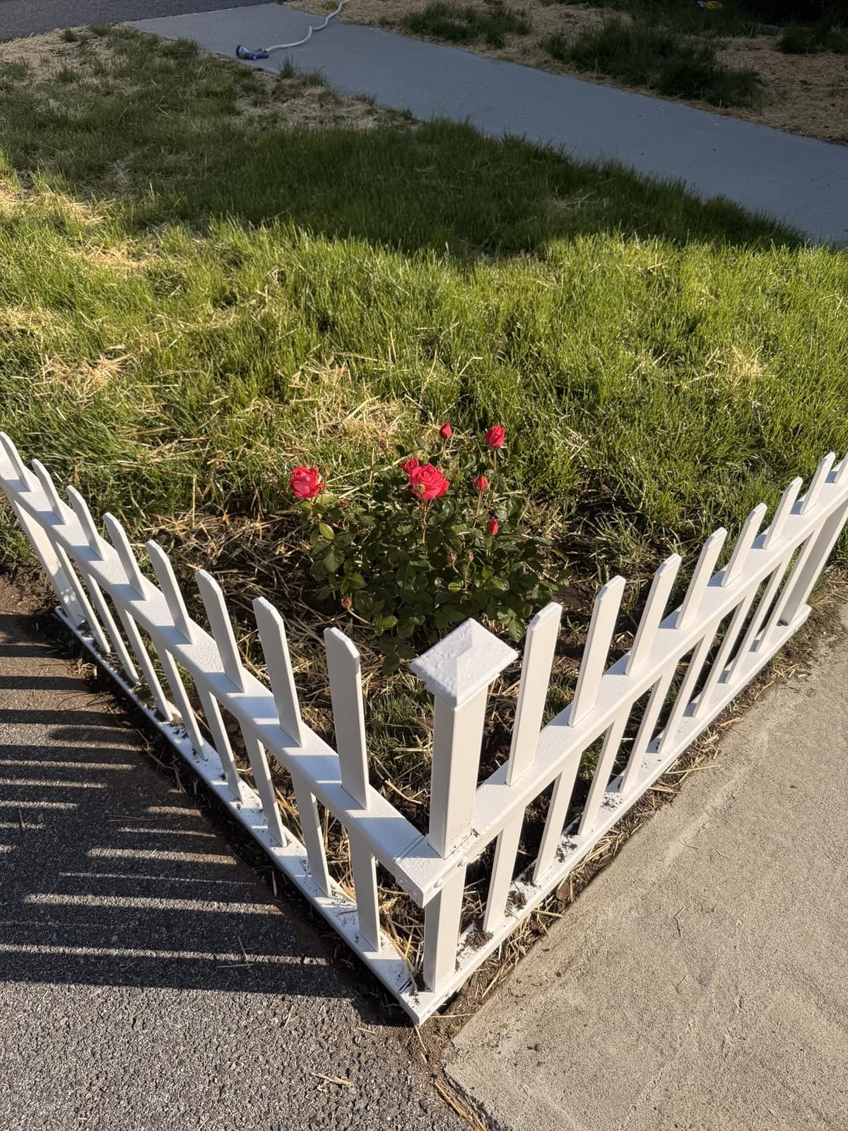 Zippity Ashley Corner Picket Fence, White Vinyl DIY No Dig Kit | 30inH x 40inW, 2 Panels, Garden Border Fencing, ZP19007 customer photo 1