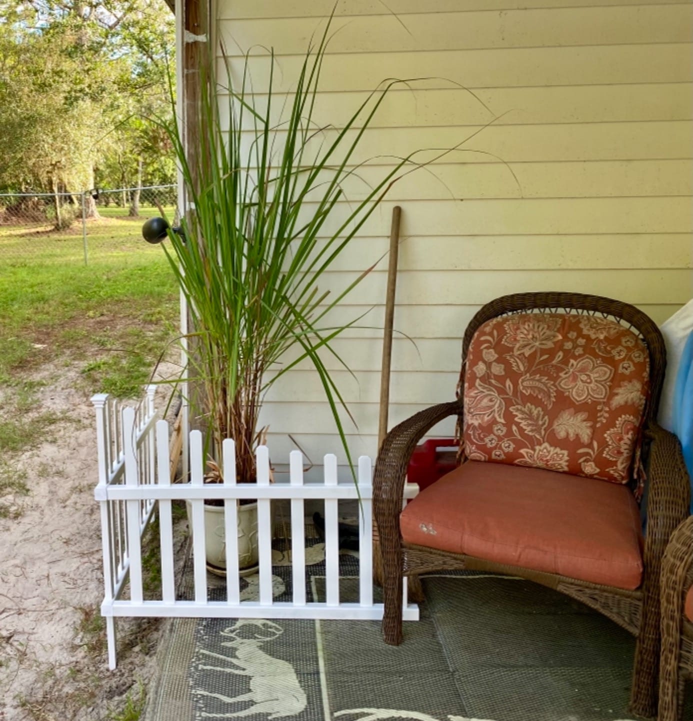 Zippity Ashley Corner Picket Fence, White Vinyl DIY No Dig Kit | 30inH x 40inW, 2 Panels, Garden Border Fencing, ZP19007 customer photo 2