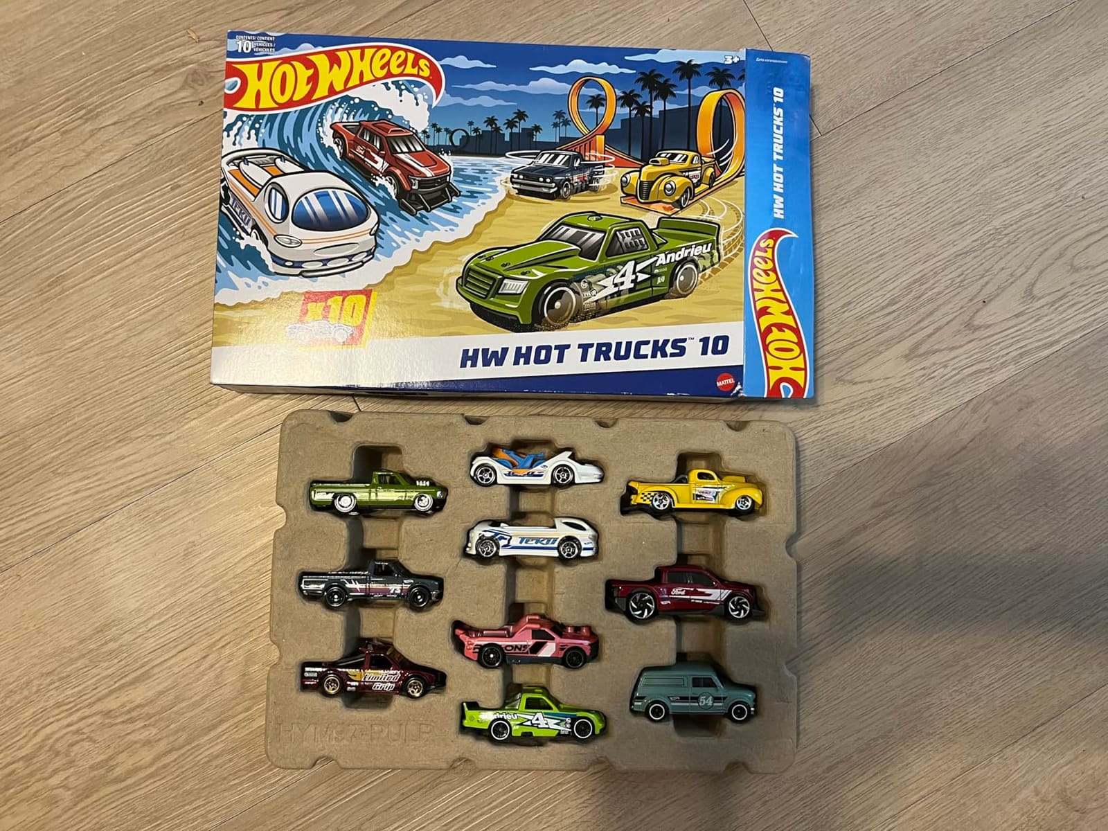 Hot Wheels Toy Cars & Trucks 20-Pack, Set of 20 1:64 Scale Vehicles for Play or Display, Instant Collection (Styles May Vary) customer photo 2