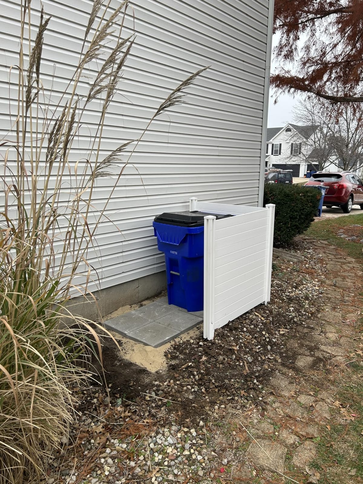Enclo Premium White Vinyl Privacy Screen, DIY No Dig Kit | 4ftH x 4ftW, 2 Panels, Trash Can Fence, ZP19014 customer photo 1