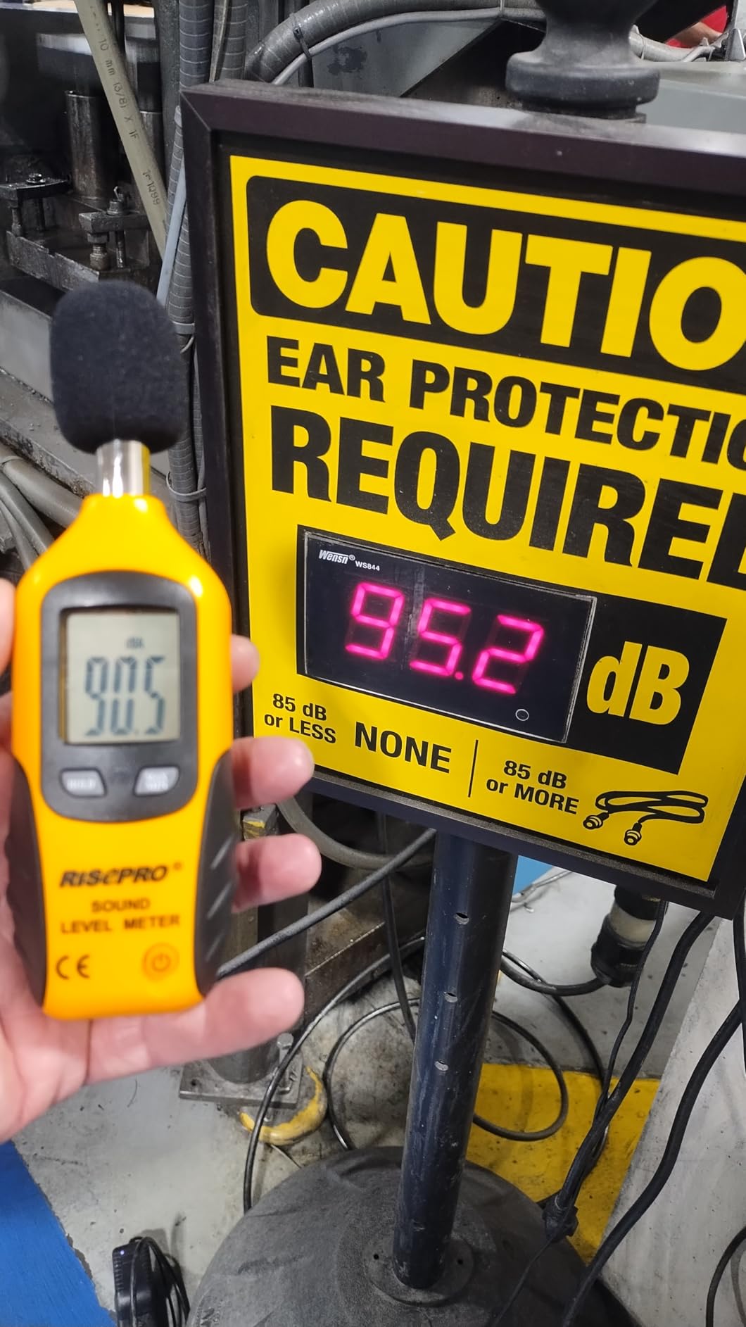 Decibel Meter, RISEPRO Digital Sound Level Meter 30 - 130 dB Audio Noise Measure Device Backlight MAX/MIN, Data Hold Auto Power Off Dual Ranges HT-80A customer photo 2