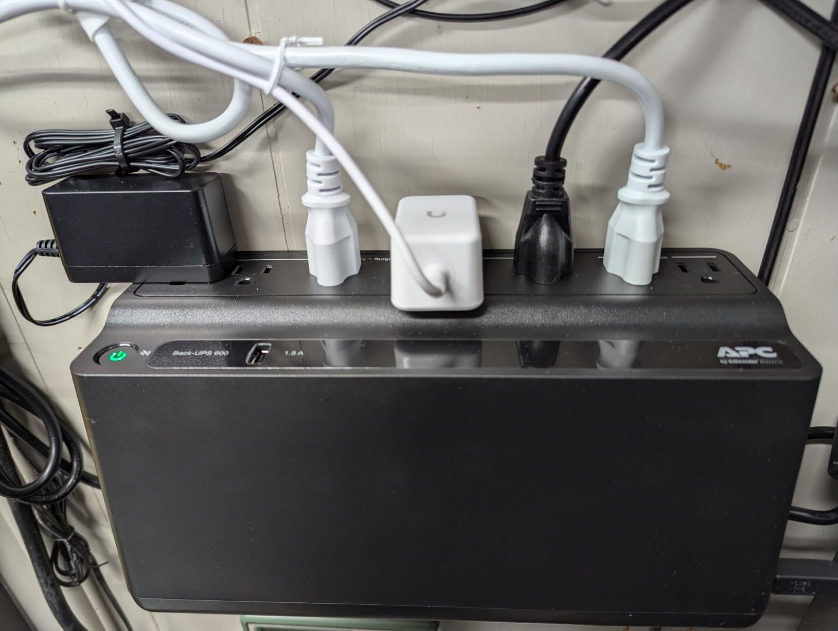 APC BE600M1 UPS Battery Backup & Surge Protector for Computer, Router, NAS customer photo 2