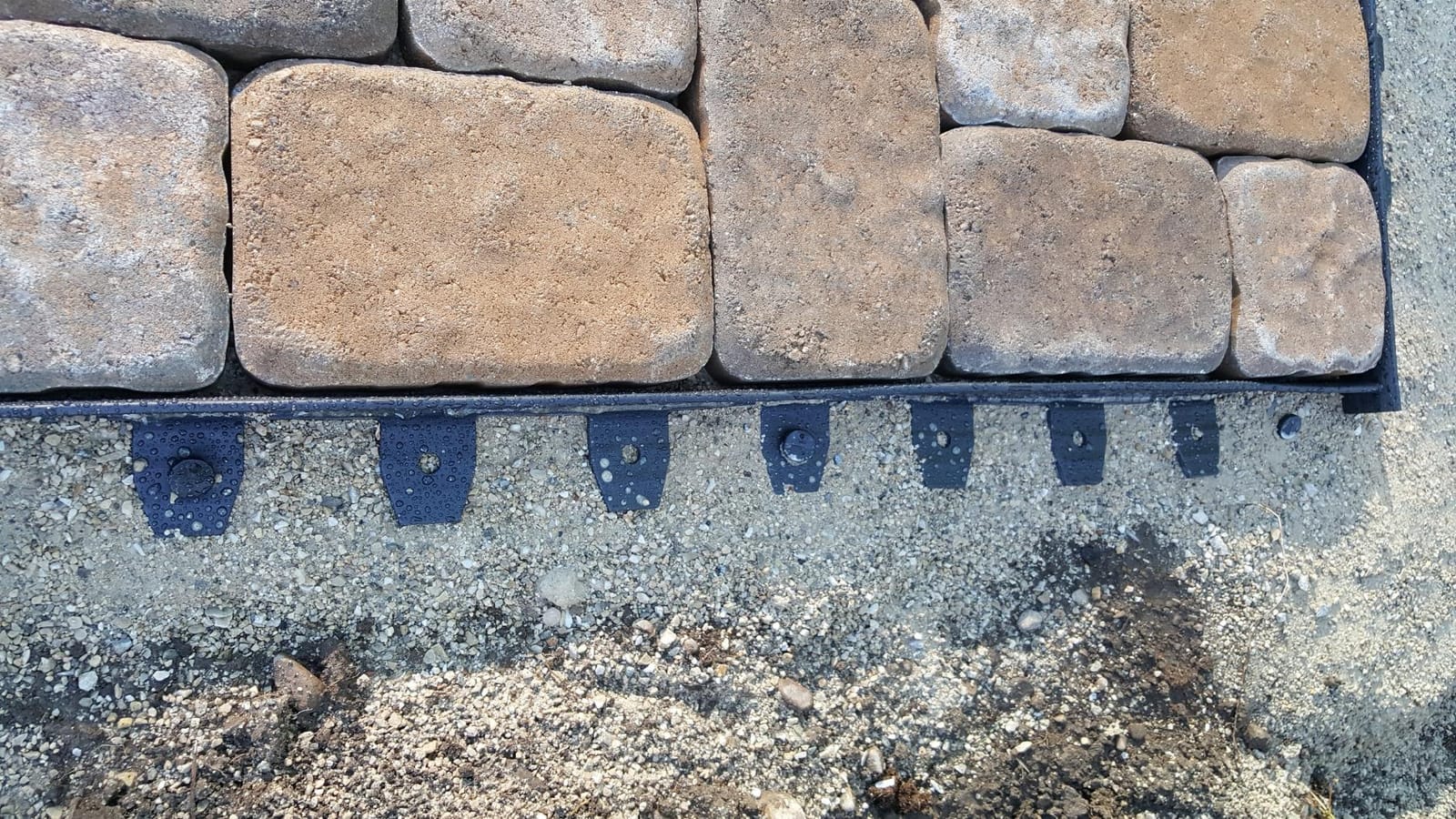 EasyFlex Heavy Duty No-Dig Edging Kit - 100ft., Black customer photo 2