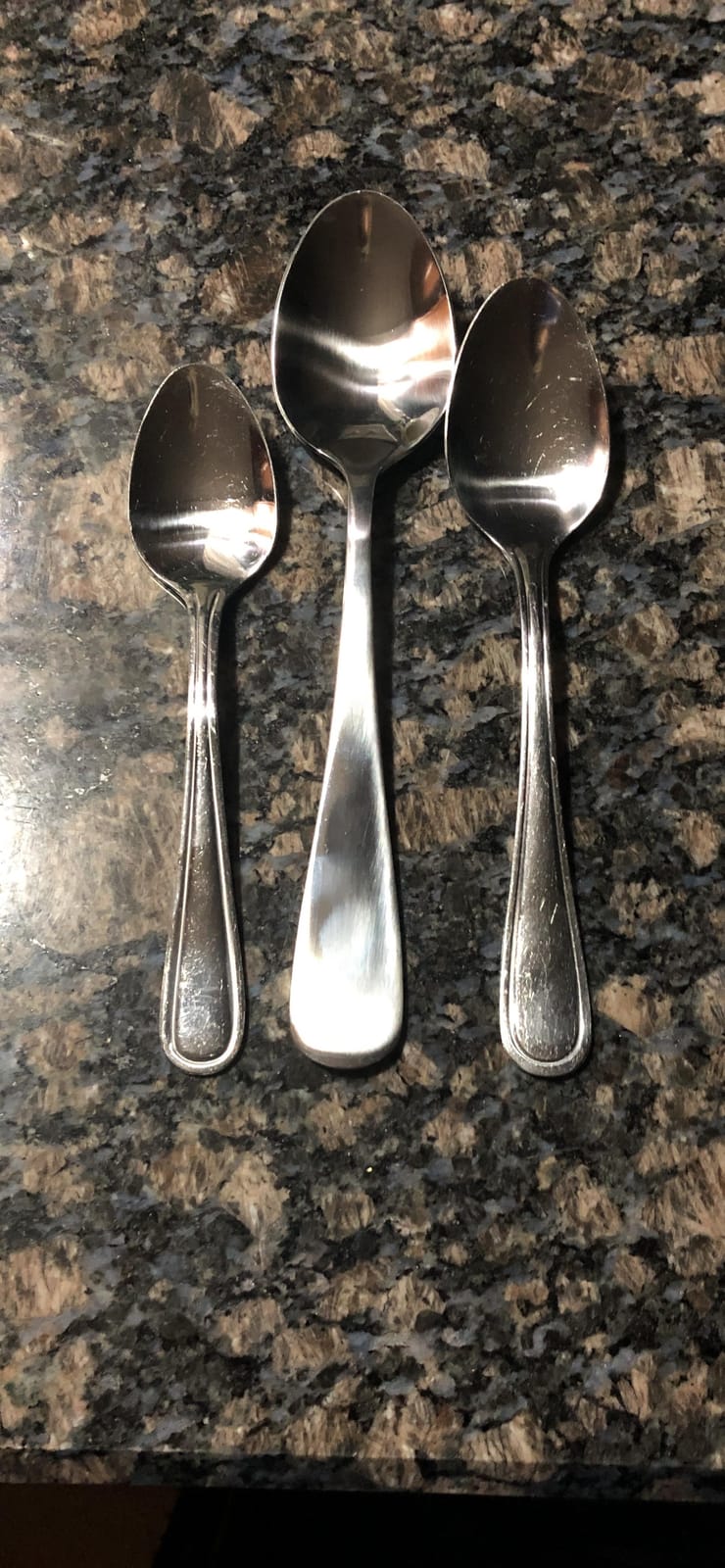 Amazon Basics Silverware Set, Stainless Steel Flatware, Dishwasher Safe, Service for 4, 20-Piece Forks and Spoons, Round Edge, Everyday Use customer photo 2