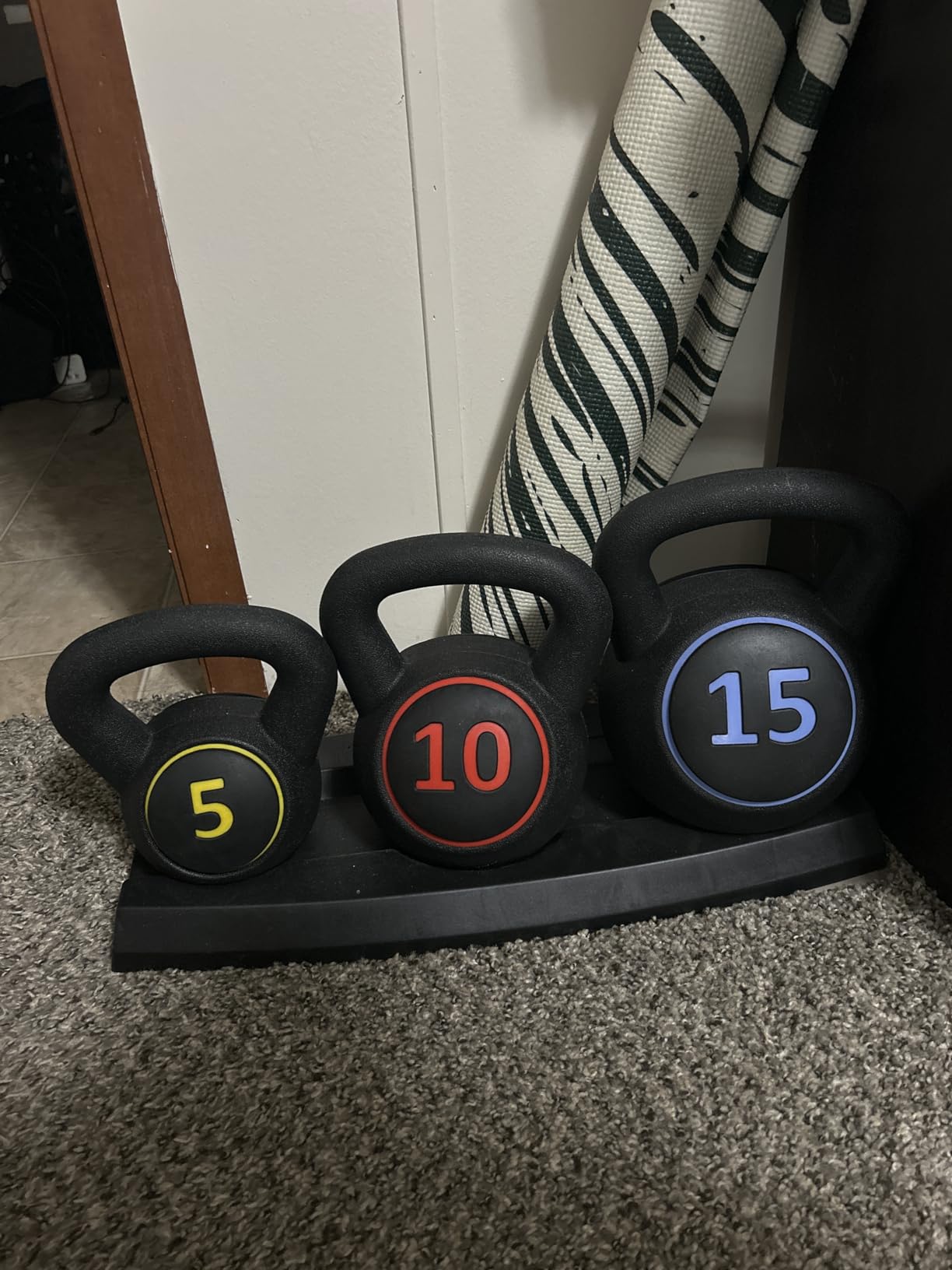 Best Choice Products 3-Piece Kettlebell Set with Storage Rack, HDPE Coated Exercise Fitness Concrete Weights for Home Gym, Strength Training, HIIT Workout 5lb, 10lb, 15lb customer photo 1