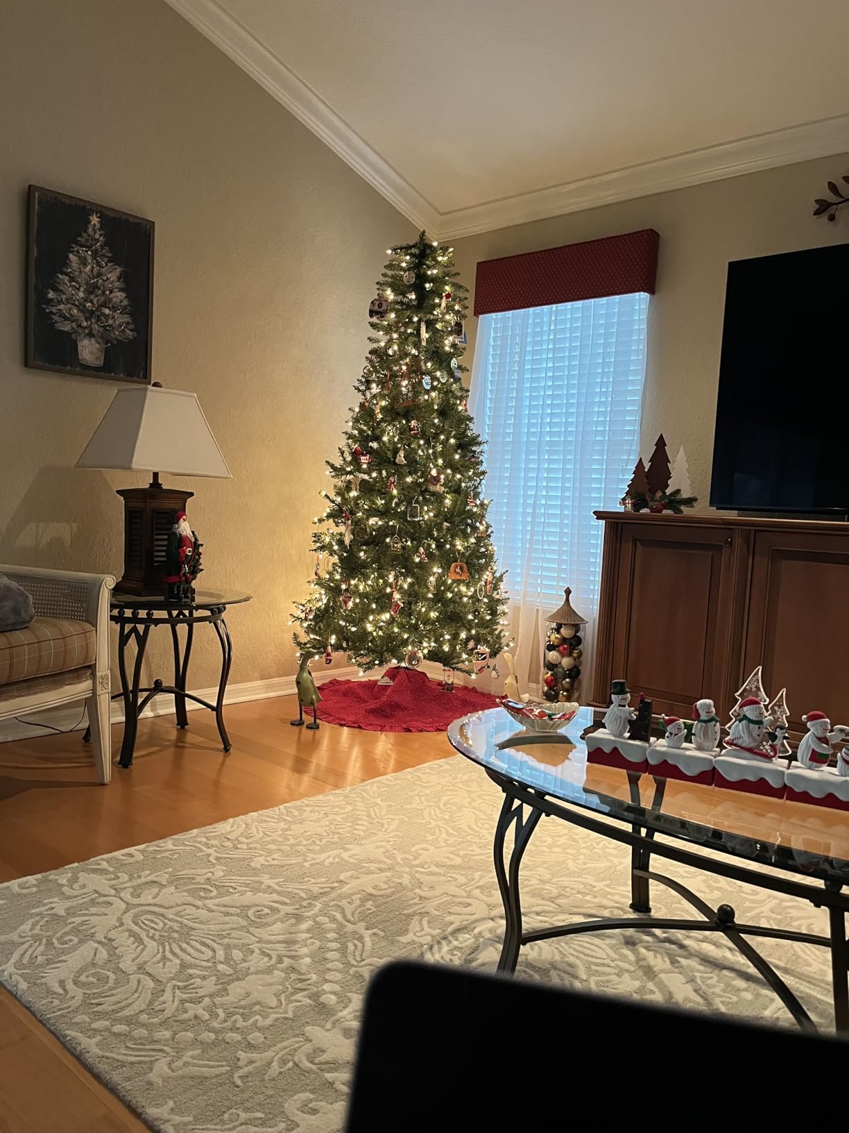 National Tree Company Pre-Lit Artificial Slim Christmas Tree, Green, Dunhill Fir, White Lights, Includes Stand, 12 Feet | 1,000 Clear Lights, 6,546 Tips, Includes Stand, Artificial, Green customer photo 2