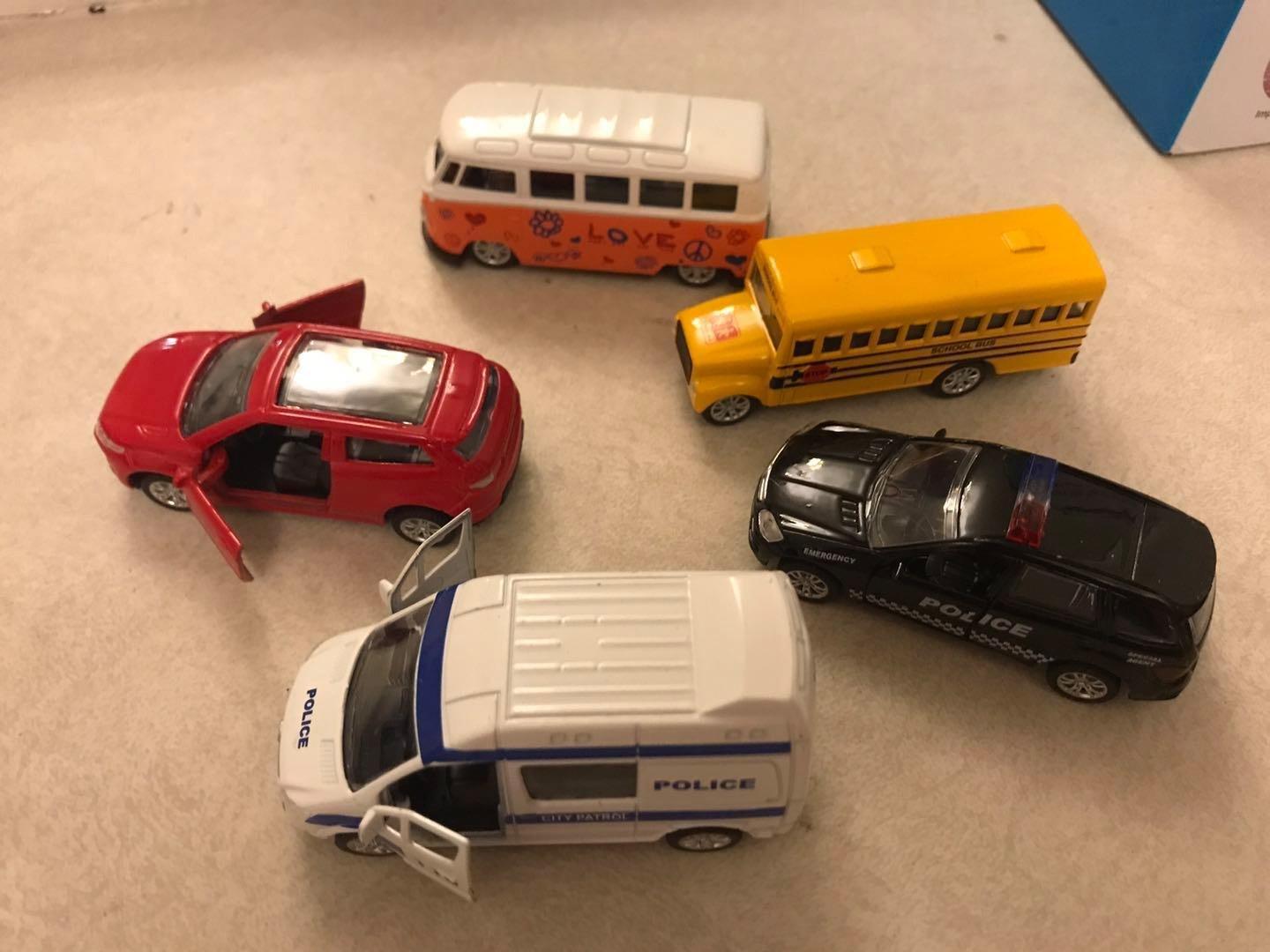 Die Cast Metal Toy Cars Open Doors, Pull Back Cars, 5 Pack, Official | 1/64 Scale, Moving Parts, Realistic Interior, Kids Toddlers Adults Gift, Mini Vehicles for Home Travel Racing Collecting customer photo 1