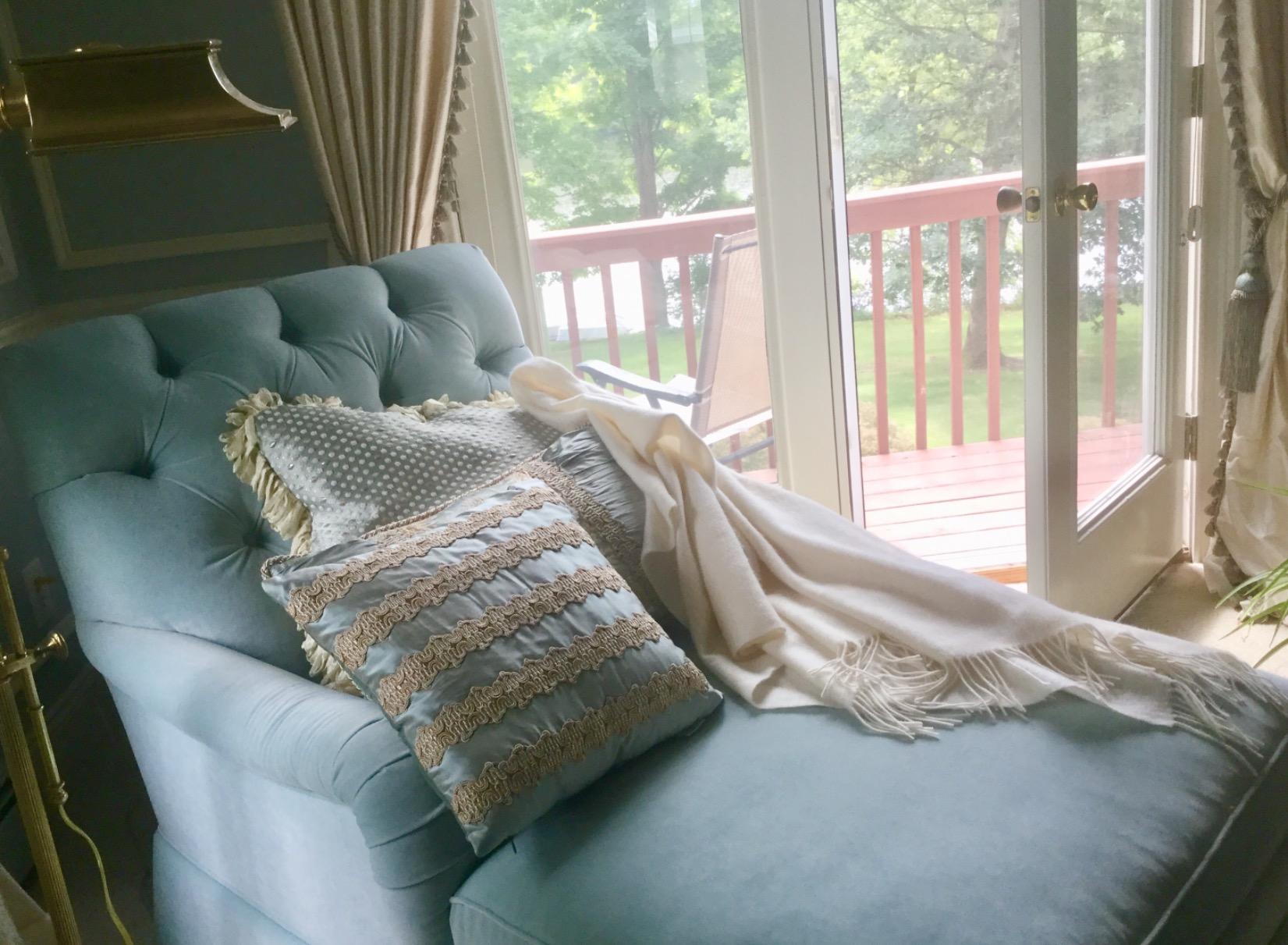 CUDDLE DREAMS Premium Cashmere Throw Blanket with Fringe (Ivory) | Rare Cashmere Blend, Luxurious Softness, Lightweight Warmth, Classic Fringed Accent, Perfect for Gifting customer photo 2