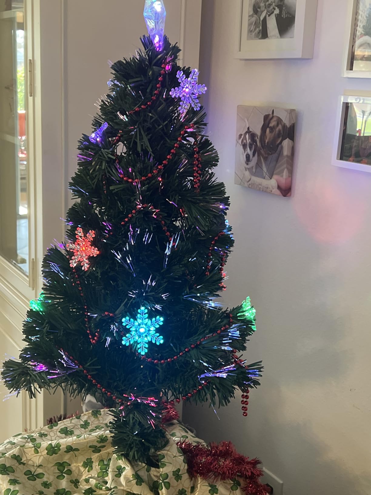 Goplus 3FT Pre-Lit Fiber Optic Artificial Christmas Tree, with Multicolor Led Lights and Snowflakes (3 FT) customer photo 1