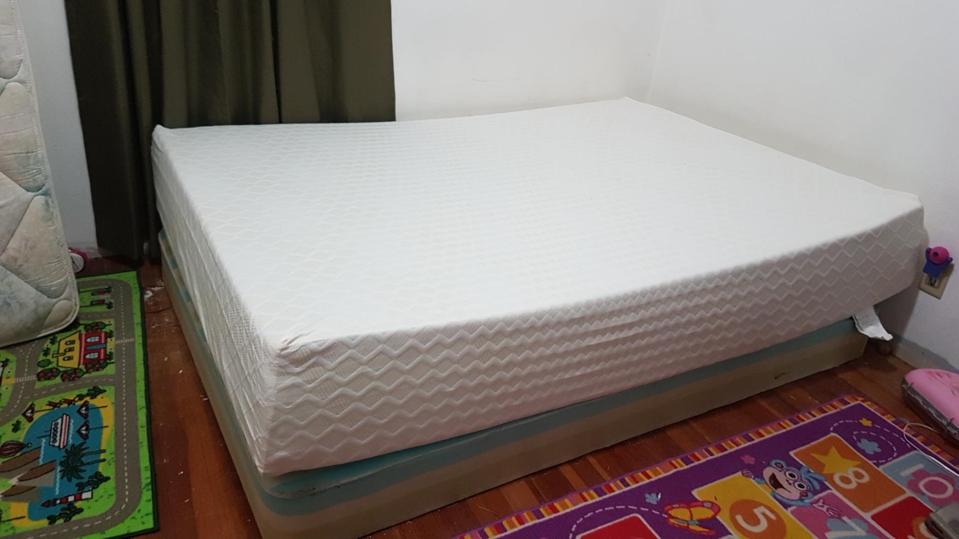 Signature Design by Ashley 12 Inch King Memory Foam Mattress in a Box | Medium Firm comfort with a 12-inch profile and pressure relief, Stretch knit cover for primary bedroom use, Chime Series customer photo 1