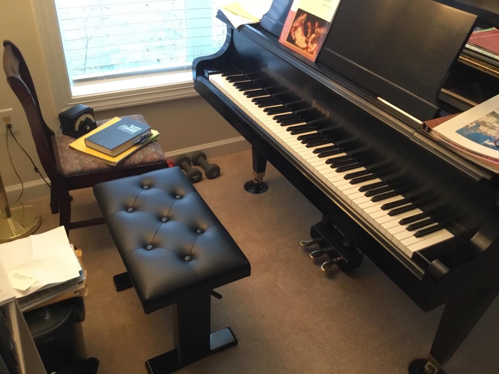 OnStage KB9503B Height-Adjustable Piano Bench (Acoustic Grand Pianos, Digital Keyboards, Synthesizers, Organs, Hydraulic Assisted, Padded, Tufted, Cushioned, Wood Base, Nonslip Rubber Feet, Black) customer photo 1