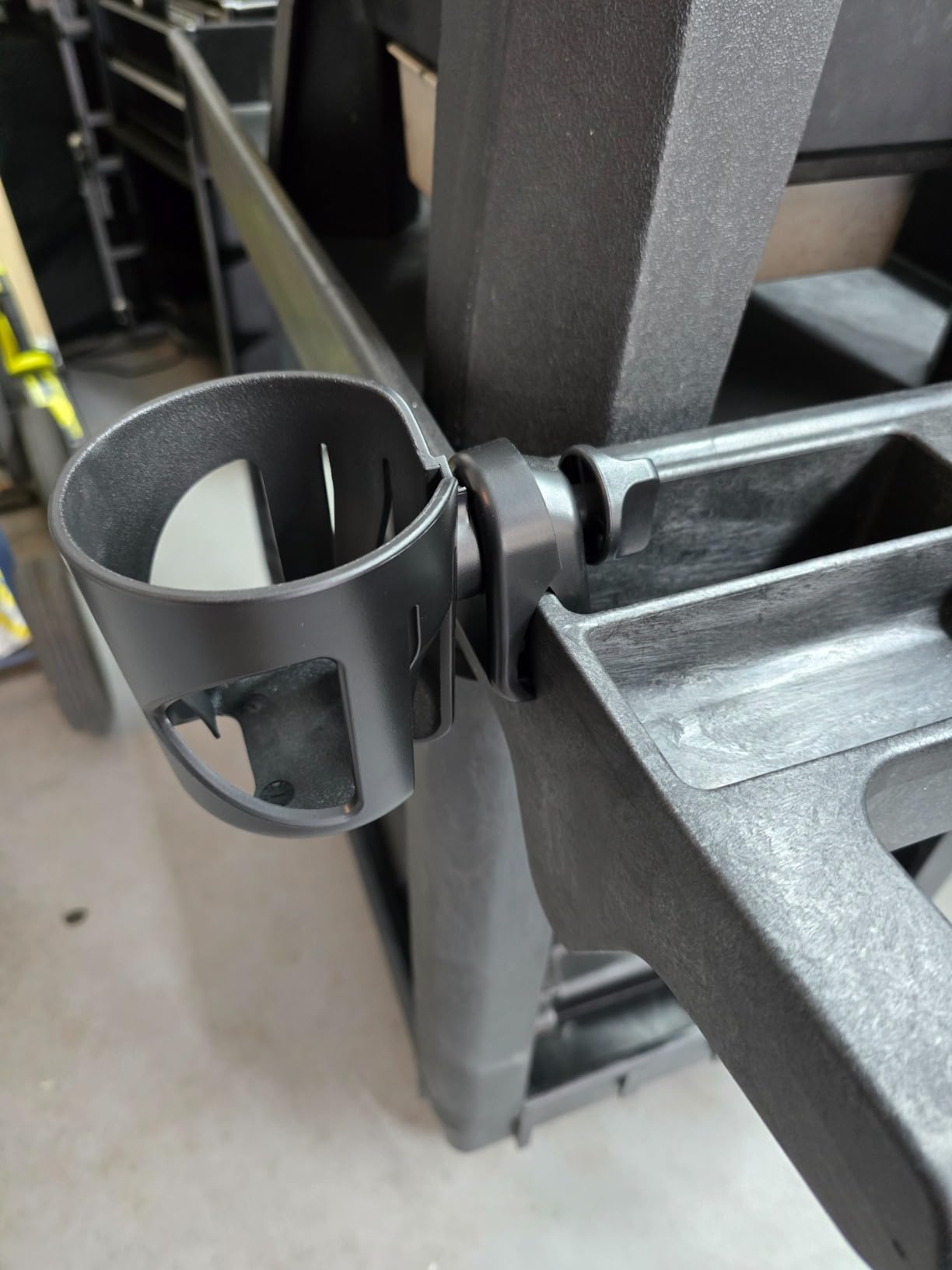 MaxWorks Heavy Duty 2-Shelf Service Cart 500 lb Capacity Polypropylene Utility Cart (80855) customer photo 1