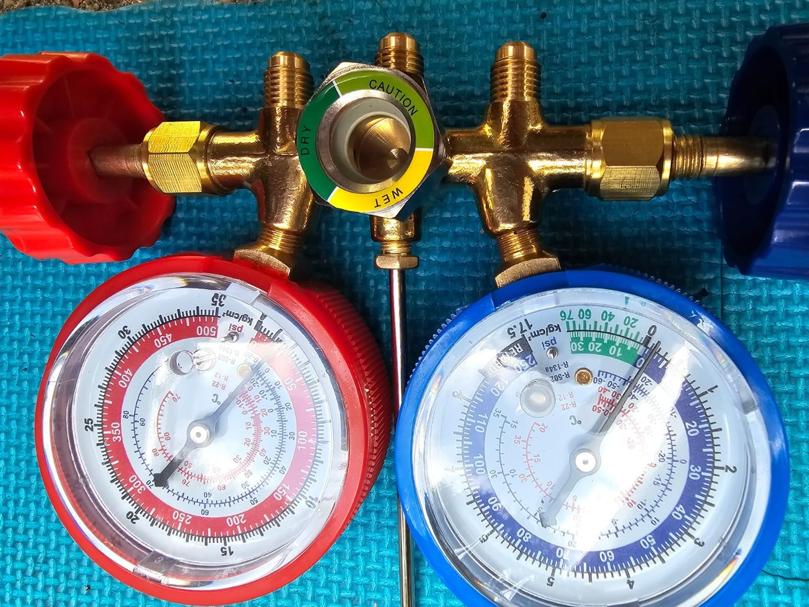 OMT 3-Way AC Manifold Gauge Set for R12 R134a R502 R22, 5 ft Hoses | Includes R134a Couplers Self-Sealing & Piercing Can Taps 29° Adapter; Solid Brass Build; Ideal for Auto Freon Recharge customer photo 1