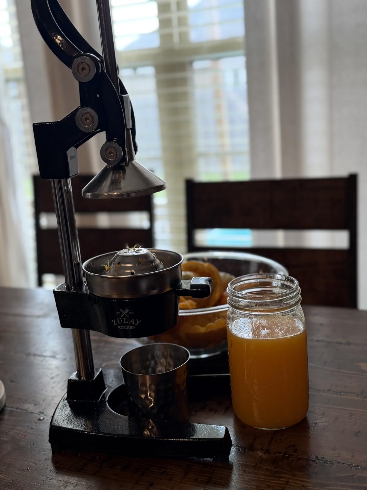 Zulay Kitchen Cast Iron Juicer - Heavy Duty Orange Juicer with Detachable Strainers for Easy Cleaning, Citrus Press for Citrus Fruits, Perfect for Bartenders, Juice Lovers & Health Enthusiasts customer photo 1