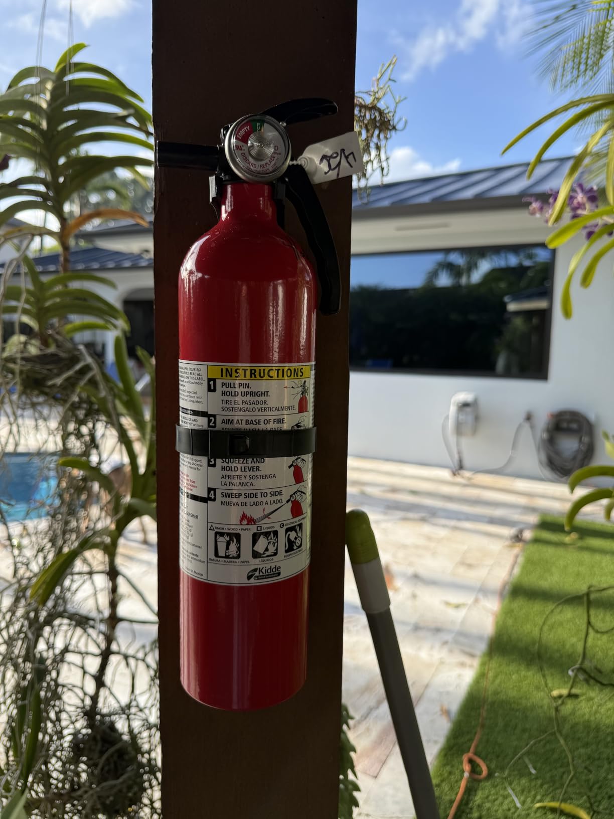 Kidde Basic 110 Fire Extinguisher for Home, 1-A:10-B:C, FA110G, 2 Pack - Residential Multi-Purpose Extinguisher, 2.5 lb. Dry Chemical customer photo 1