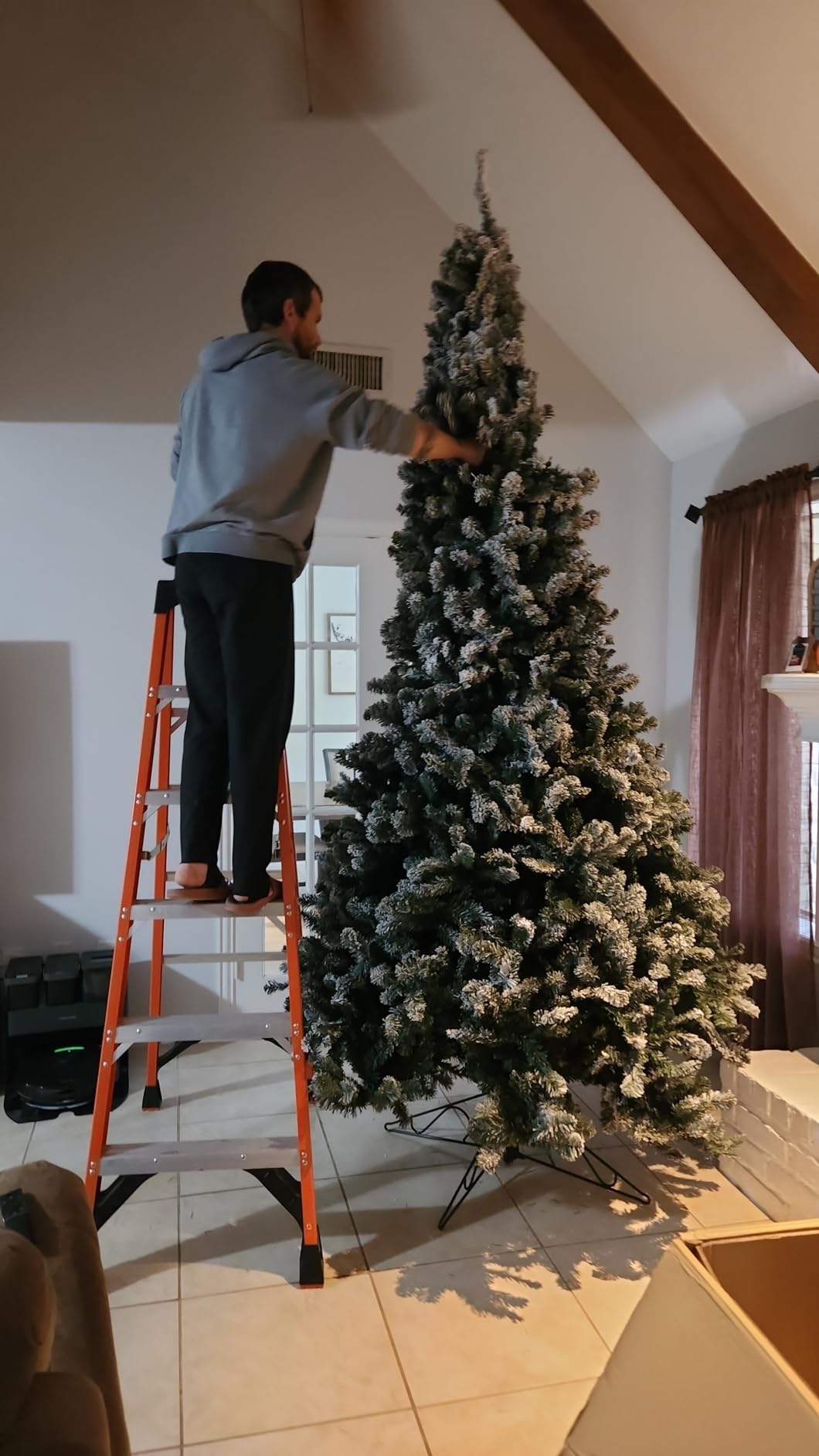 Fraser Hill Farm 7.5-Ft. Alaskan Pine Flocked Artificial Christmas Tree with Warm White LED Lights and Stand, Prelit Foldable Fake Tree customer photo 2
