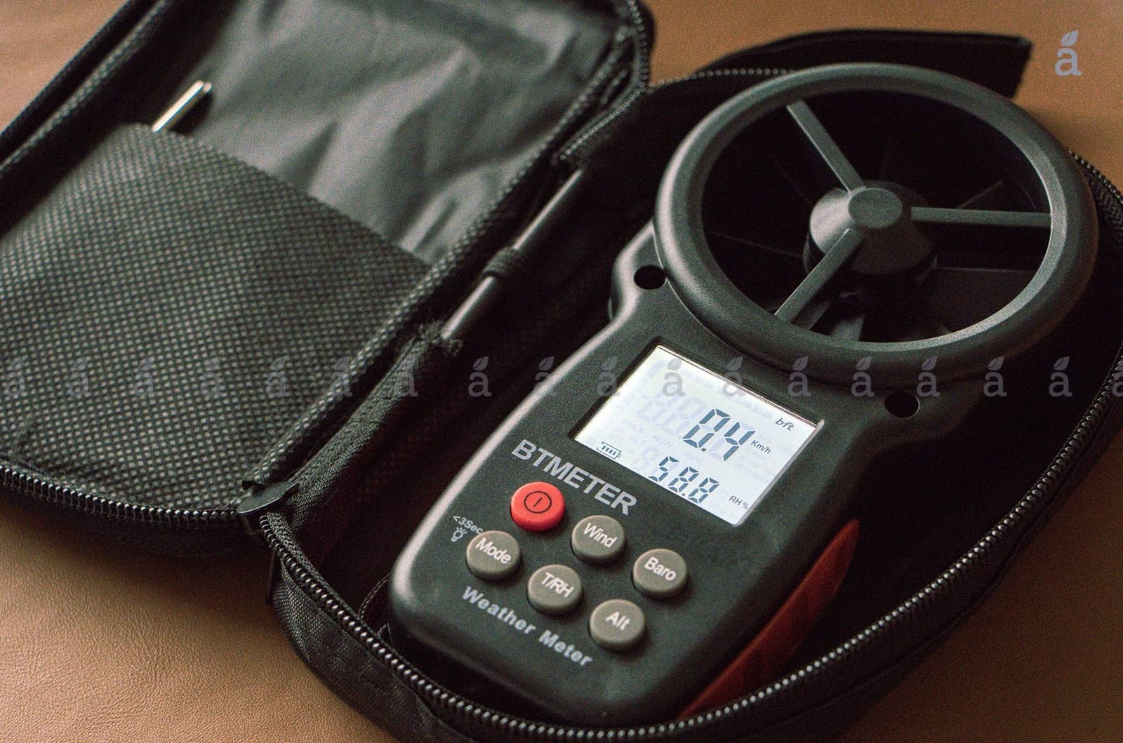 BTMETER BT-100WM Handheld Anemometer, Wind Speed Meter, Digital Barometer, Weather Meter for Shooting and HVAC Airflow Checks: Temperature, Humidity, Dew Point, Wind Chill, Altitude, Barometric Pressure customer photo 2