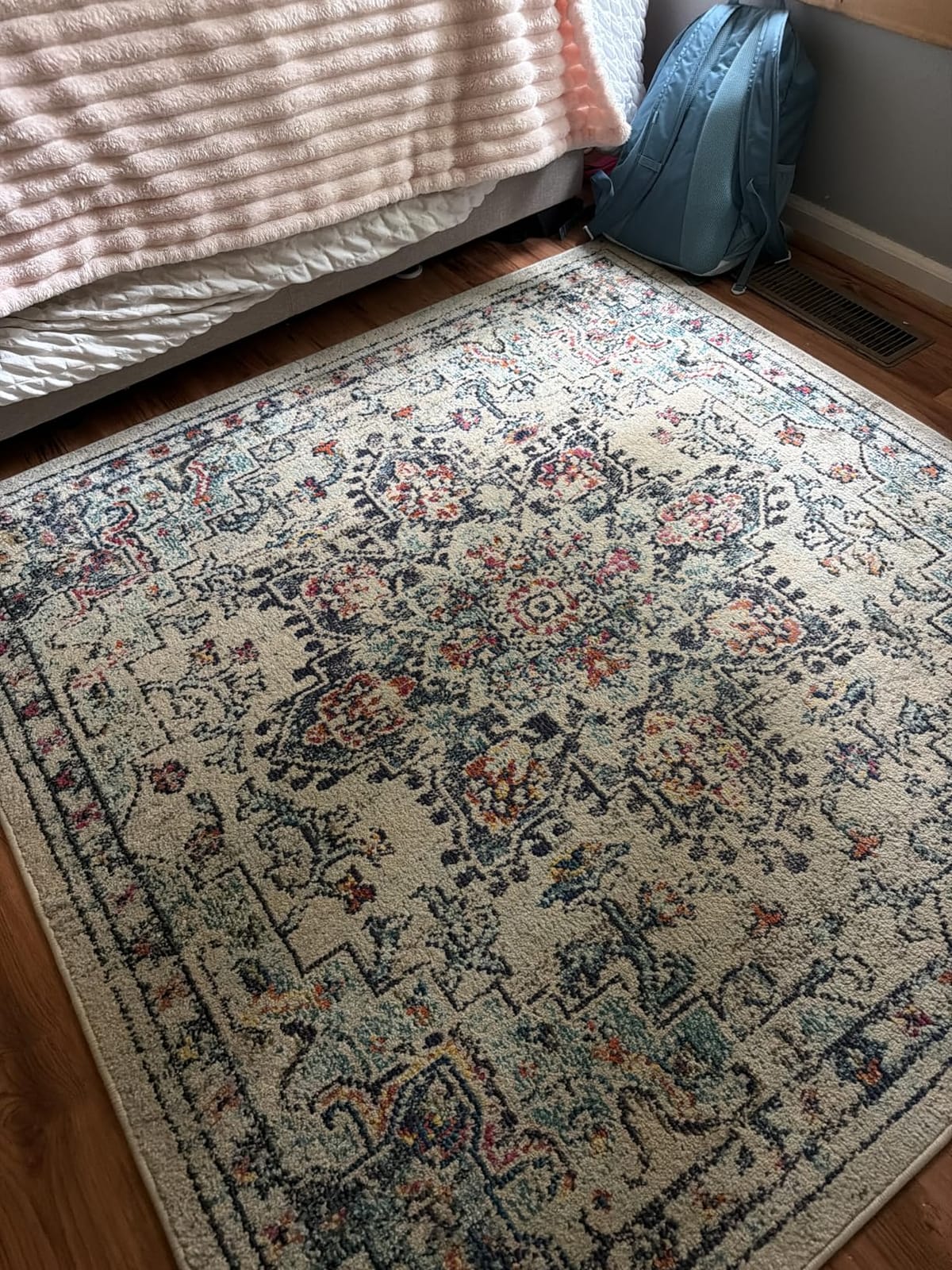 SAFAVIEH Area Rug 9x12 - Madison Collection - Large - Cream & Blue, Boho Chic Distressed Medallion Design, Non-Shedding & Easy to Clean, Ideal for Living Room, Bedroom, Dining Space (MAD473B) customer photo 1