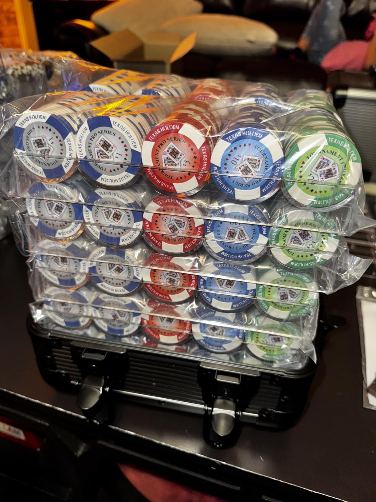 Versa Games 1000pc Deluxe Poker Chip Case Carrier in Gray Color - Ultimate Poker Chip Carrier customer photo 1