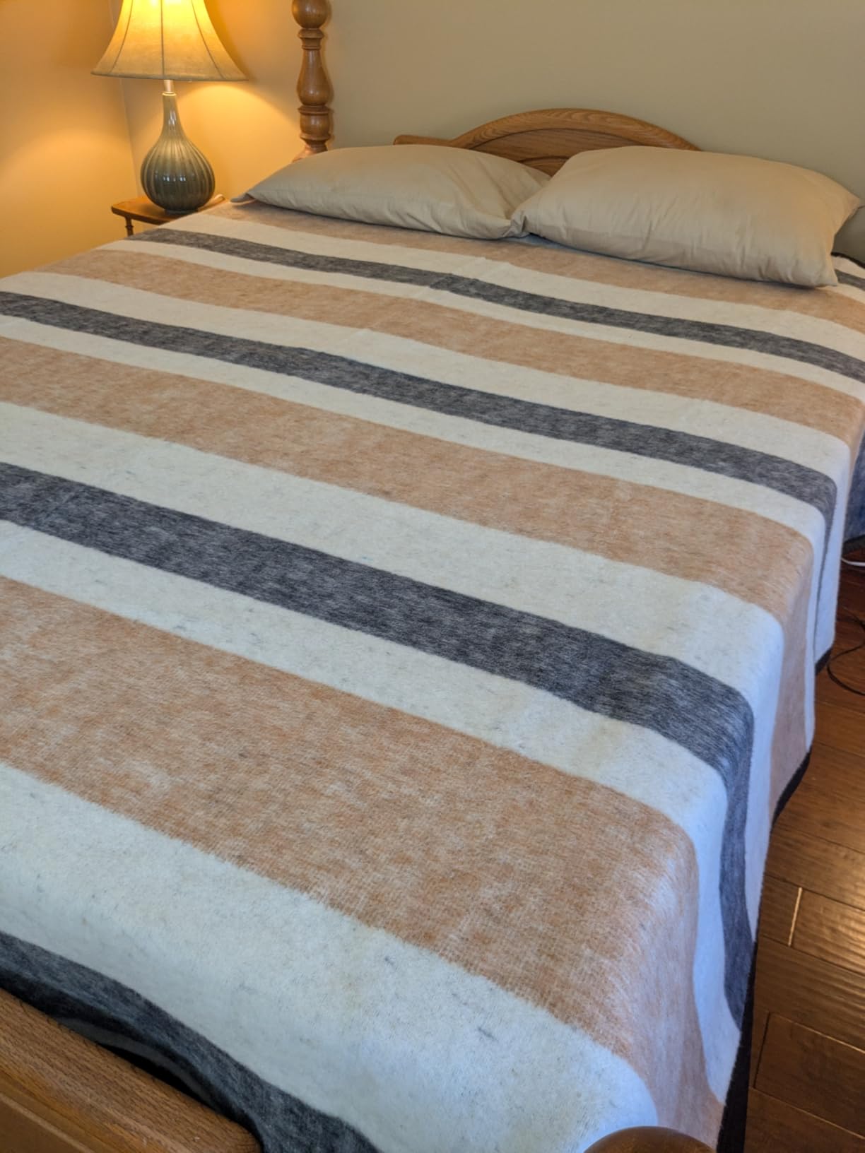 Alpaca & Sheep Wool Blanket, Twin Size, 100% Wool Bed Blanket, Heavyweight Warm Winter Blanket for Extreme Cold, Woven in Peru, Earth Tones customer photo 1