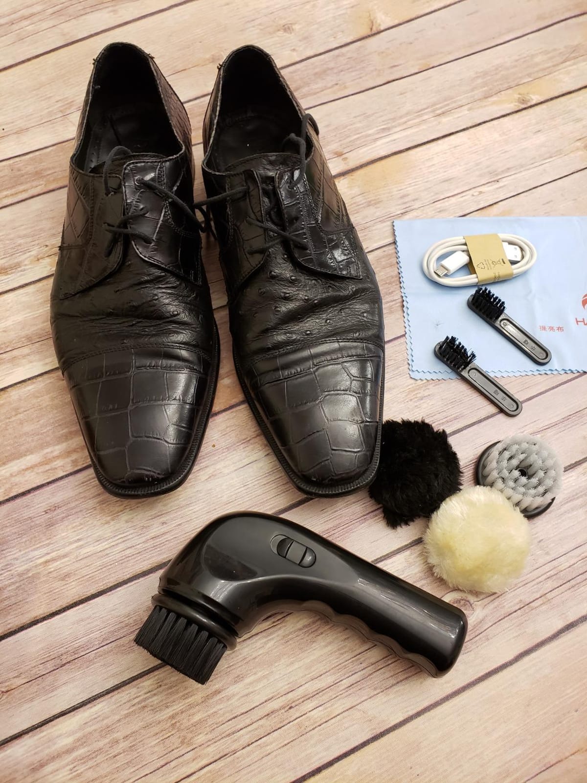 Electric Shoe Polisher, Cordless Shoe Shine Kit - Portable Leather Care Brush & Dust Cleaner for Shoes, Boots, Bags, Sofa (Black) customer photo 2