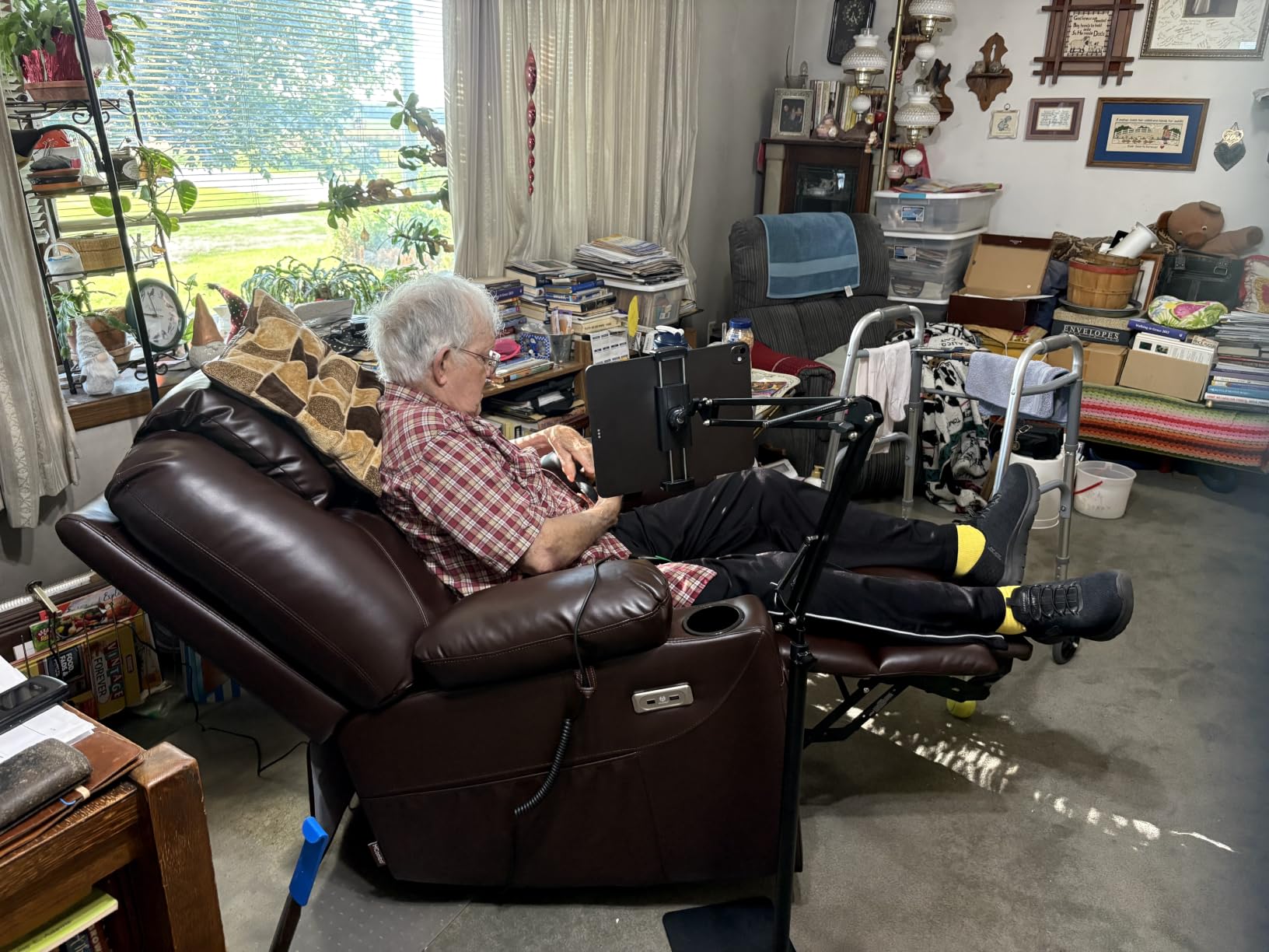 MCombo Power Lift Recliner Chair for Elderly, Heat and Massage 7040(Medium) | FSC Certified, Multiple Sizes, USB&Type C Charging Port, Cup Holders, Side Pockets, Dark Brown Faux Leather customer photo 1