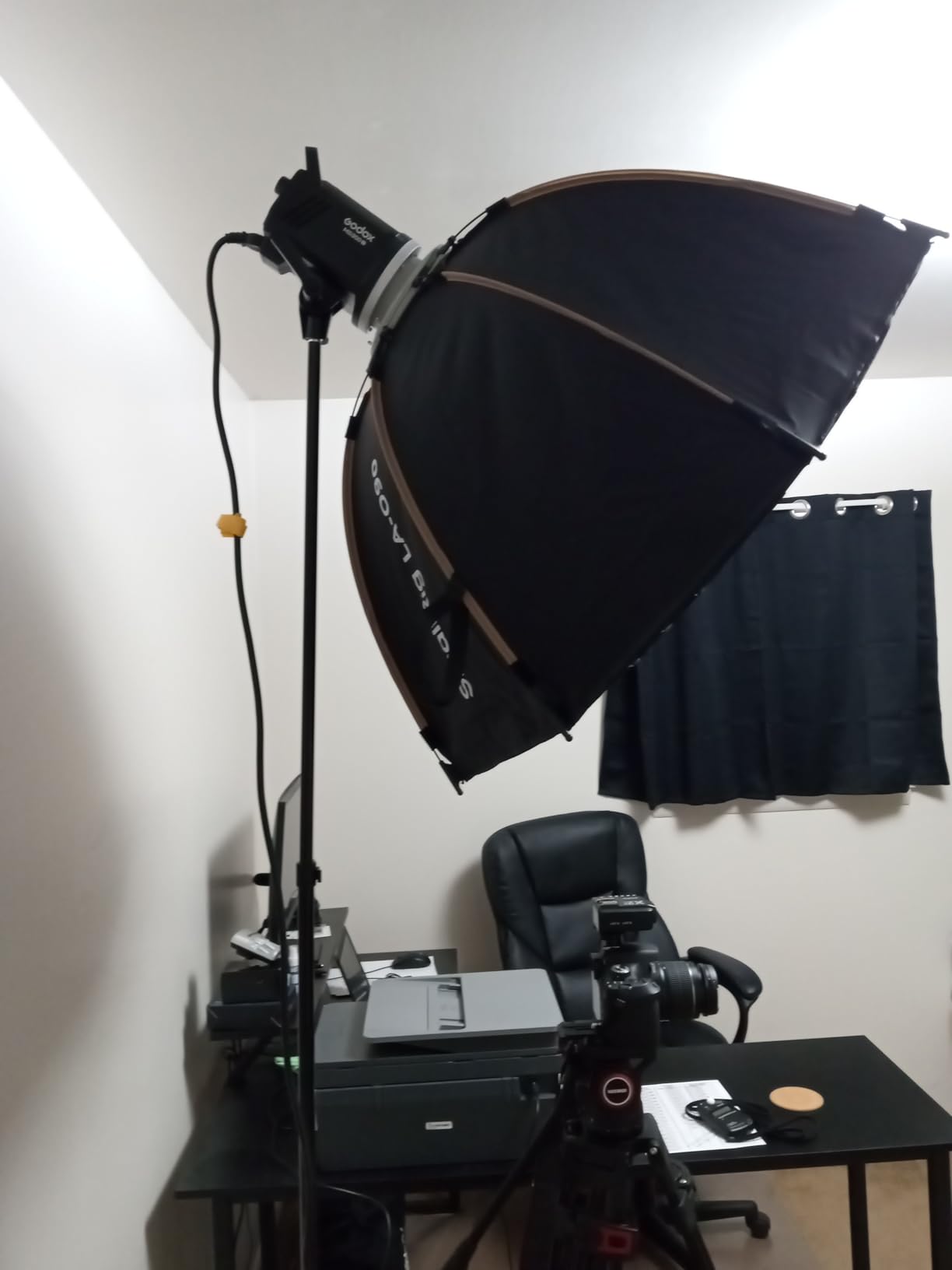 EMART 7Ft Light Stand for Photography, Portable Photo Video Tripod Stand, 2 Pack Lighting Stand with Carry Case for Speedlight, Flash, Softbox,Strobe Light, Camera, Photographic Portrait customer photo 1
