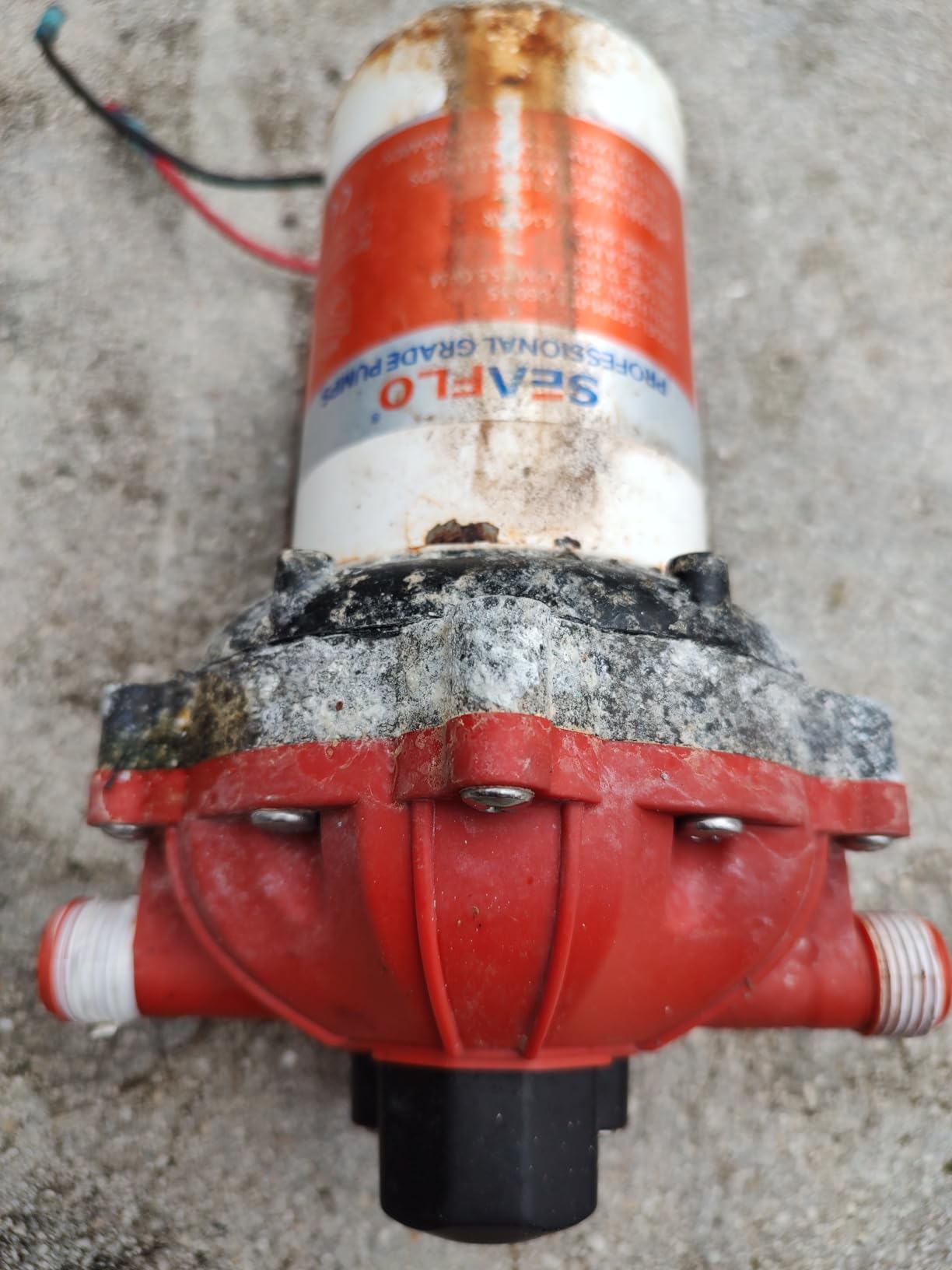 SEAFLO 55 Series 12V RV Water Pump 5.5 GPM 60 PSI Diaphragm Pump Heavy Duty Pressure Switch Built In Bypass Self Priming Quiet High Flow RV Marine Off Grid Freshwater System 4-Year Warranty customer photo 1