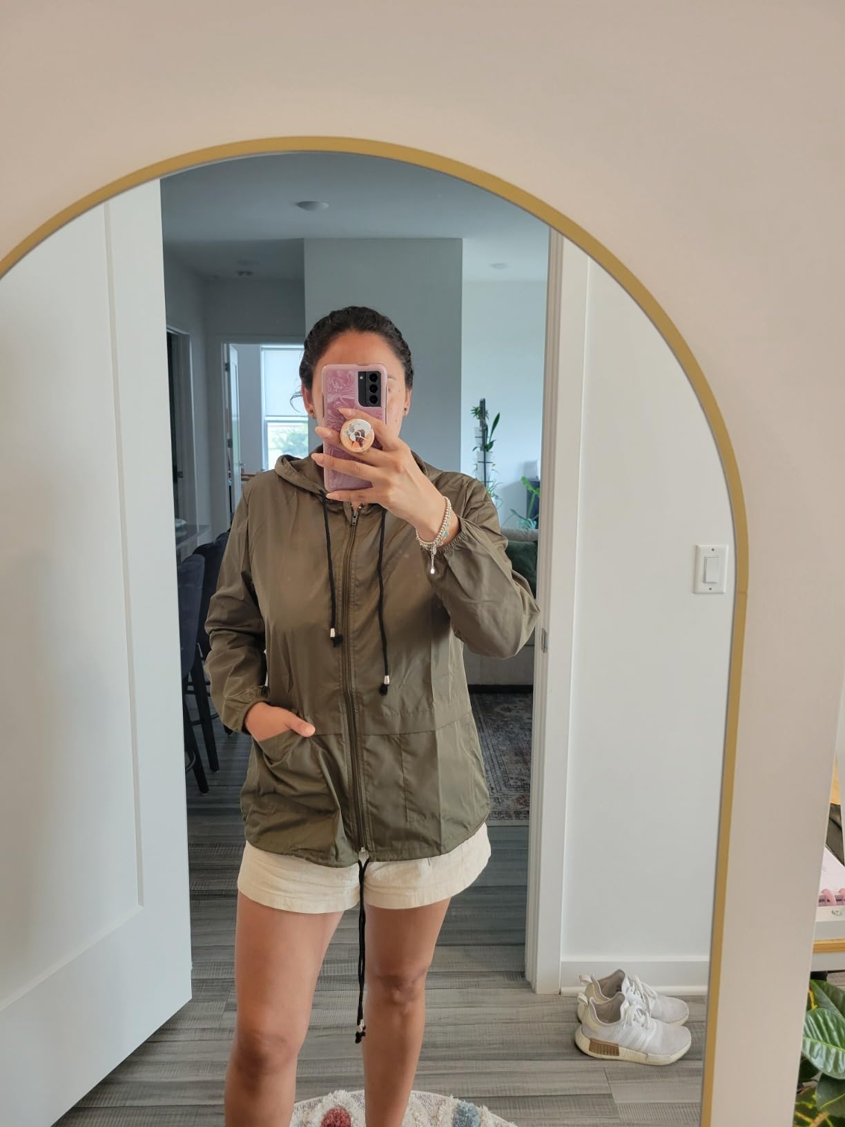 Avoogue Raincoat Women Lightweight Waterproof Rain Jackets Packable Outdoor Hooded Windbreaker customer photo 1