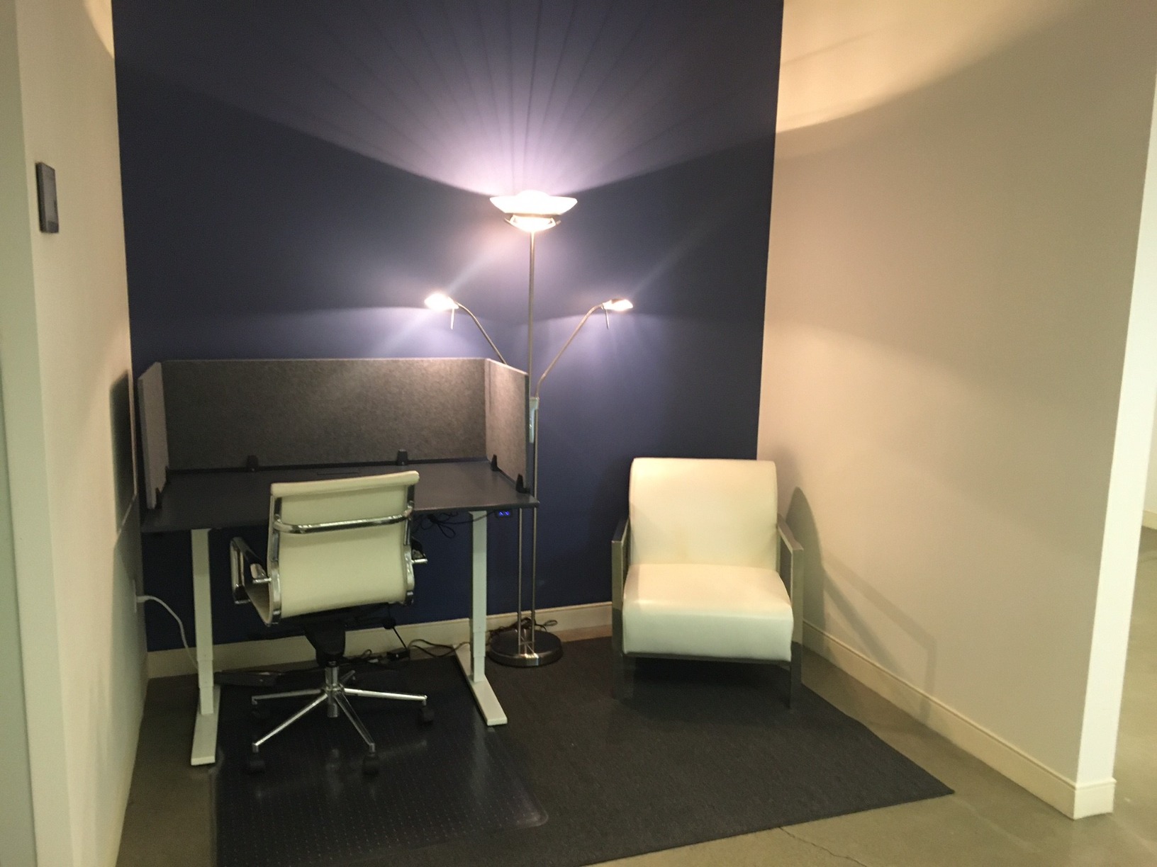 Stand Up Desk Store ReFocus Raw Clamp-On Acoustic Desk Divider Mounted Privacy Panel to Reduce Noise and Visual Distractions (Castle Gray, 59