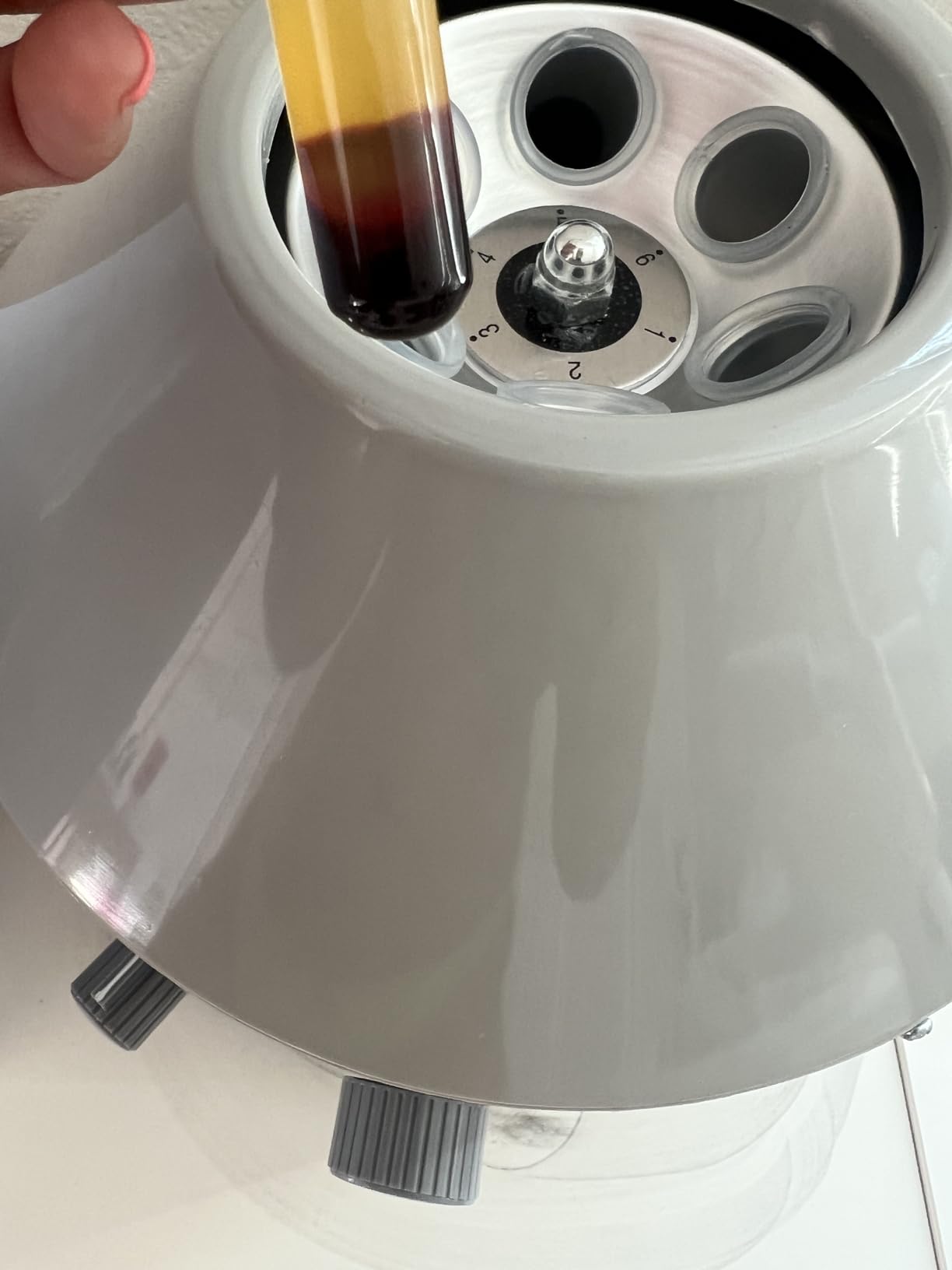 JupiterForce Electric Lab Centrifuge Machine Capacity 20 ml x 6, 4000 RPM, 110V Mini Desktop Laboratory Centrifuge Medical Practice with Timer and Speed Control customer photo 1