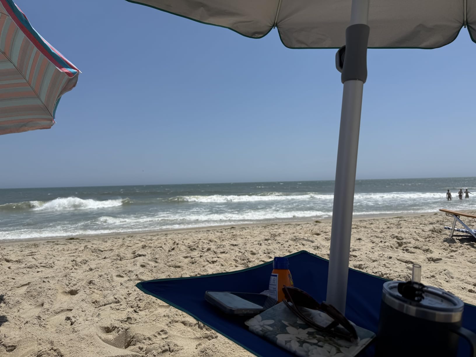 AMMSUN 7ft Heavy Duty High Wind Beach Umbrella with sand anchor, Built-in Table Tray Vent Tilt Pole, UPF 50+ Windproof Portable Outdoor Umbrellas Carry Bag for Patio Garden Pool Backyard stripe customer photo 2