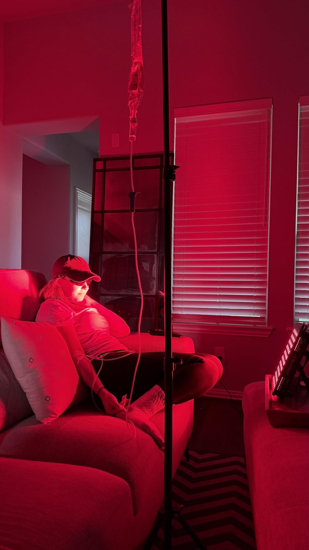 BestQool Red Light Therapy Panel, 660nm Red & 850nm Infrared Light, 105W customer photo 1