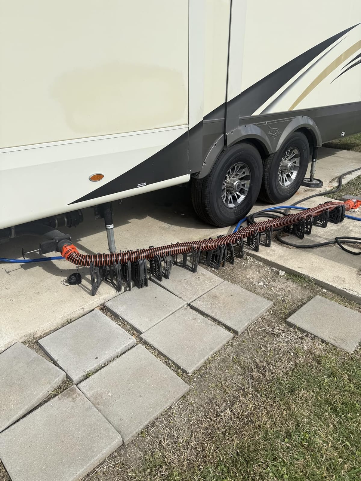 Camco RhinoEXTREME 20' RV Sewer Hose Kit - Premium Sewer Kit - Pre-Assembled & Ready-to-Use - Includes 4-in-1 Dump Station Adapter & Storage Caps - Crush & Abrasion Resistant (21012) customer photo 1
