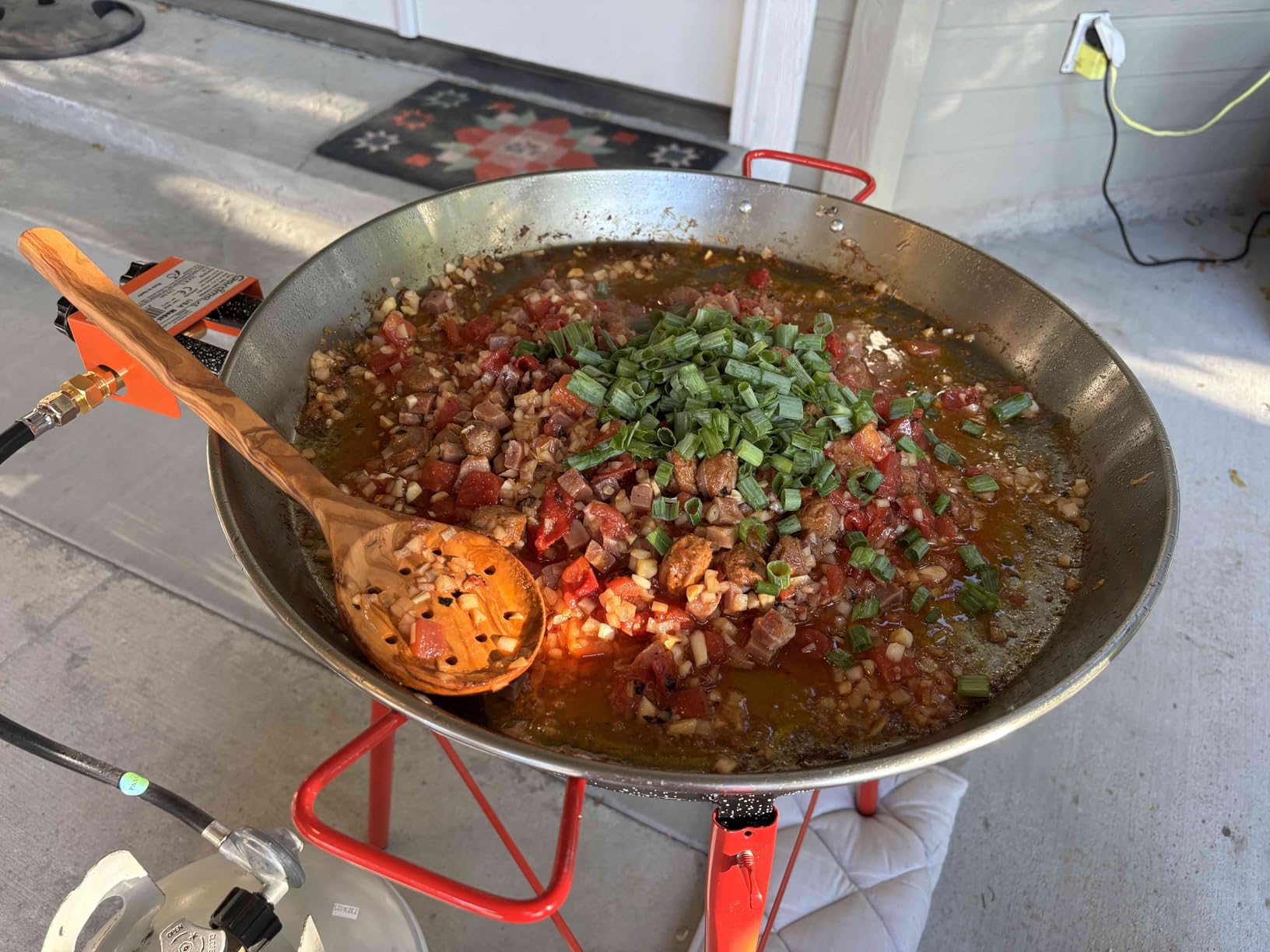Garcima Andreu Paella Pan Set with Burner, 18 Inch Carbon Steel Outdoor Pan and Reinforced Legs Imported from Spain (12 Servings w/wheels) customer photo 1