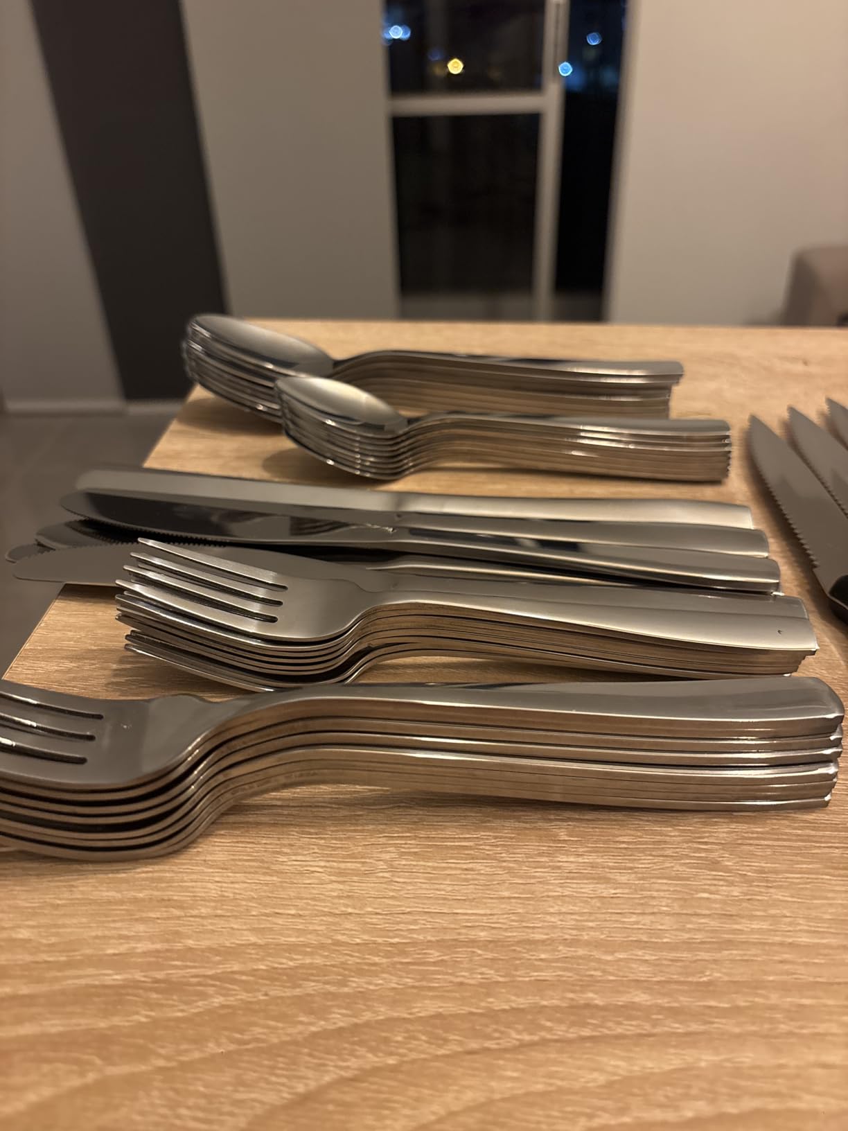 HIWARE 48-Piece Silverware Set with Steak Knives for 8, 18/8 Stainless Steel Flatware Cutlery Set For Home Kitchen Restaurant Hotel, Kitchen Utensils Set, Mirror Polished, Dishwasher Safe customer photo 1