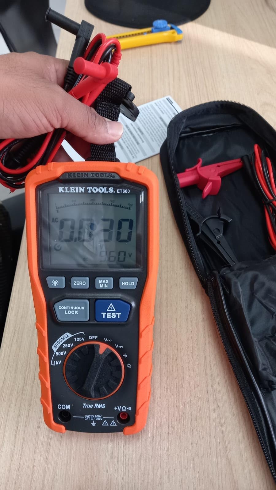 Klein Tools ET600 Multimeter, Megohmmeter Insulation Tester, 4000 Ohms Resistance, 125V/250V/500V/1000V, Auto-Ranging TRMS Multimeter customer photo 1