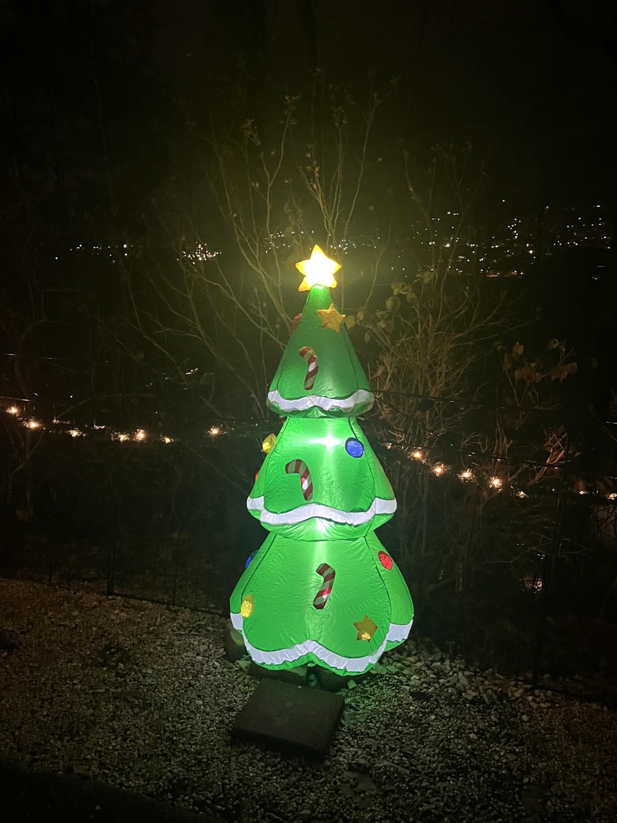 GOOSH 5 FT Christmas Inflatables Tree Outdoor Decorations Blow Up Tree Yard Decoration with Built-in LEDs for Xmas Holiday Party Indoor Garden Lawn Decor customer photo 1