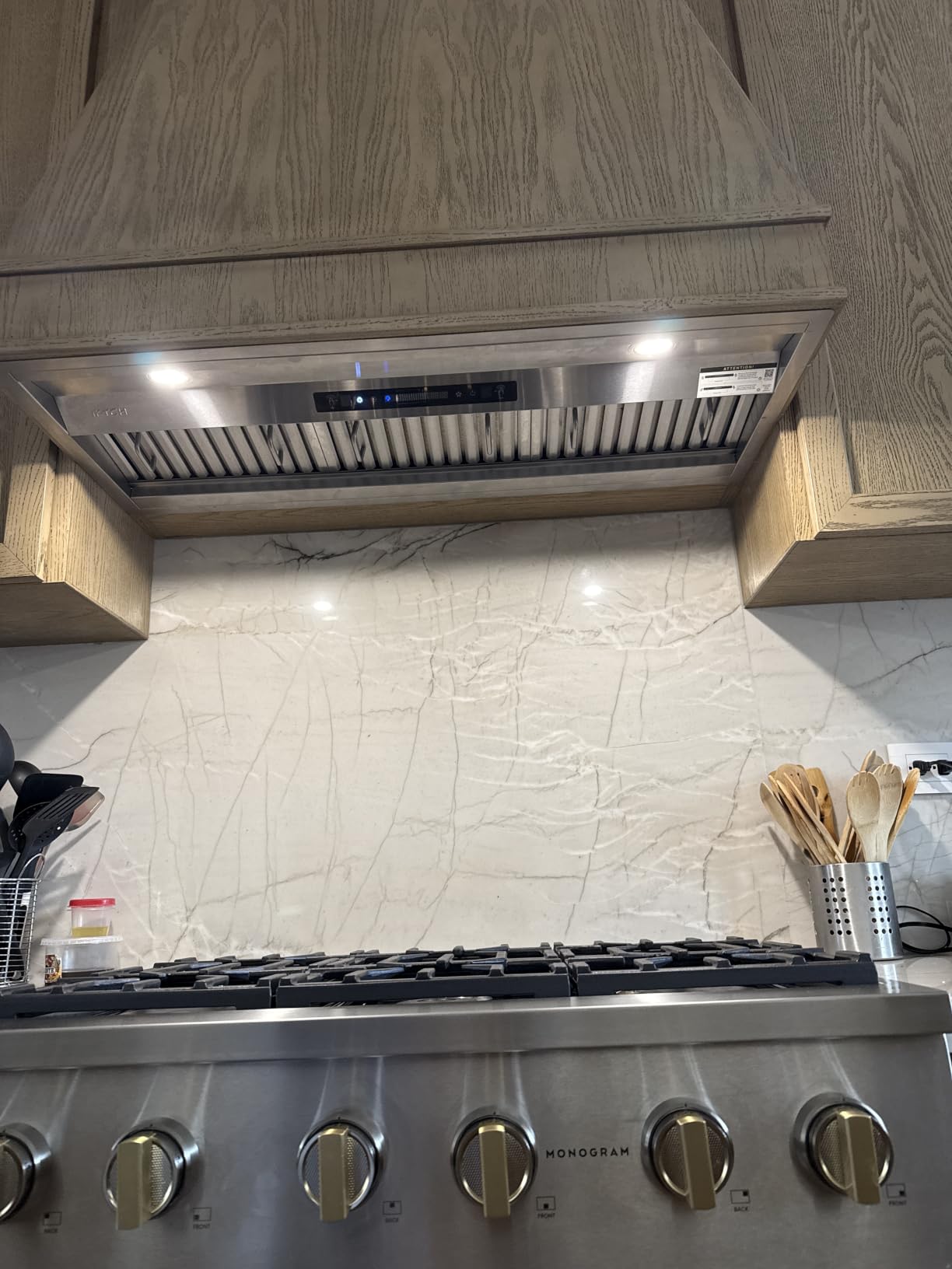 IKTCH 36 inch Built-in/Insert Range Hood 900 CFM, Ducted/Ductless Convertible Duct, Stainless Steel Kitchen Vent Hood with 2 Pcs Adjustable Lights and 3 Pcs Baffle Filters with Handlebar customer photo 2