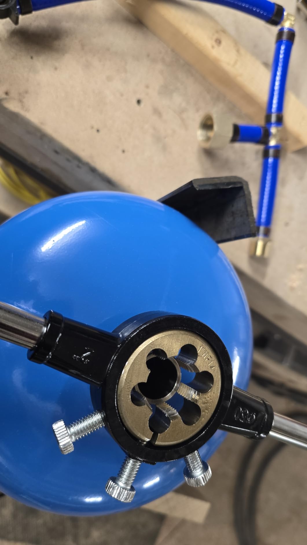 SEAFLO 2 Gallon Pre-Pressurized Accumulator Expansion Tank - Reduces Pump Cycling, 87 PSI, 3/4