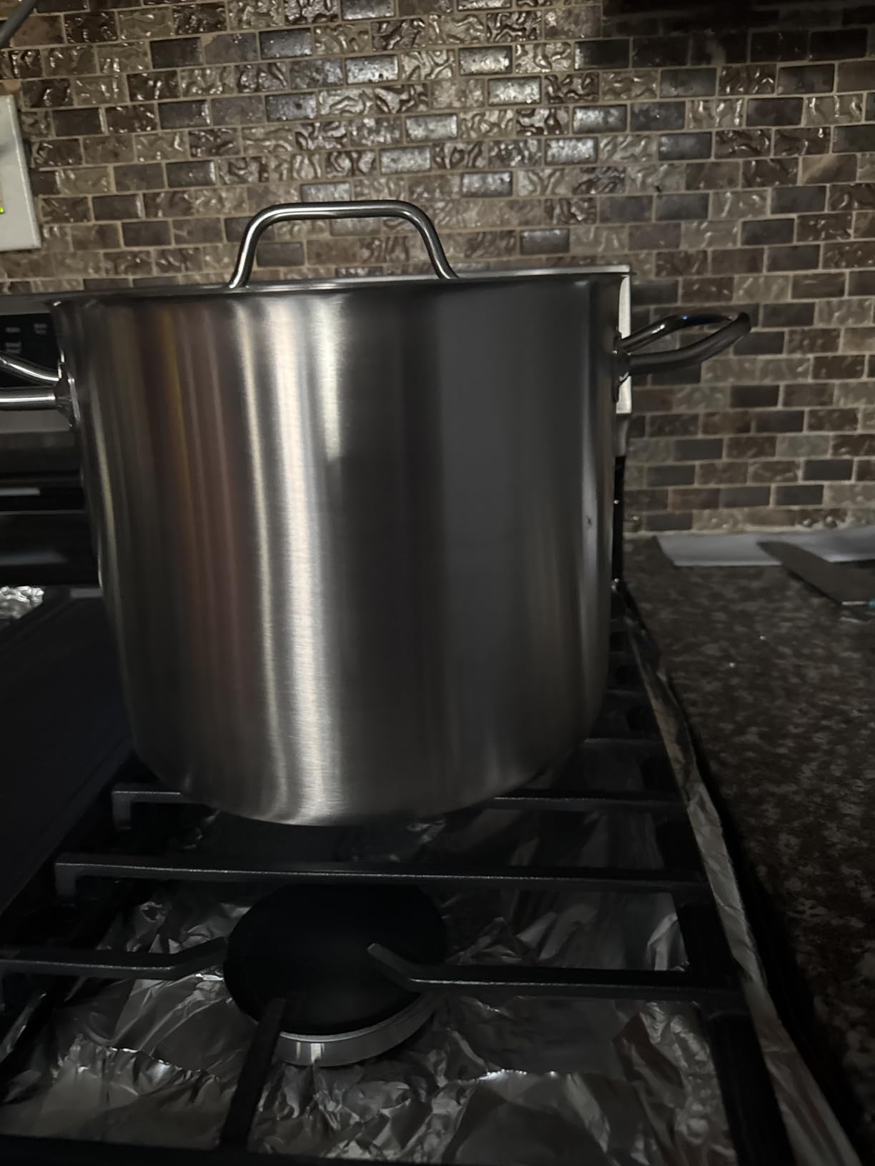 Amazon Basics 12 Quarts Stainless Steel Aluminum-Clad Stock Pot with Cover, Induction Compatible, Dishwasher Safe, Oven Safe, Even Heating, Soup and Pasta Pot customer photo 1