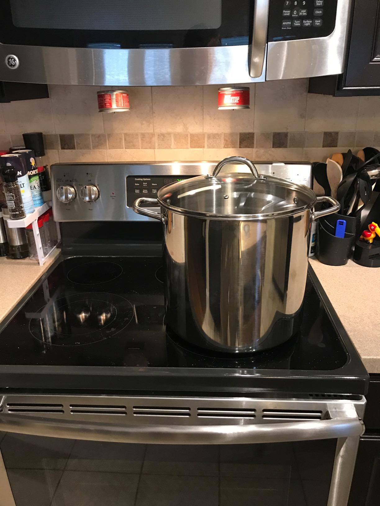 HOMICHEF LARGE STOCK POT 24 Quart With Lid - Nickel Free Stainless Steel Cookware Stockpot 24 Quart - Healthy Cookware Polished Stockpots - Heavy Duty Induction Pot Soup Pot With Lid customer photo 1