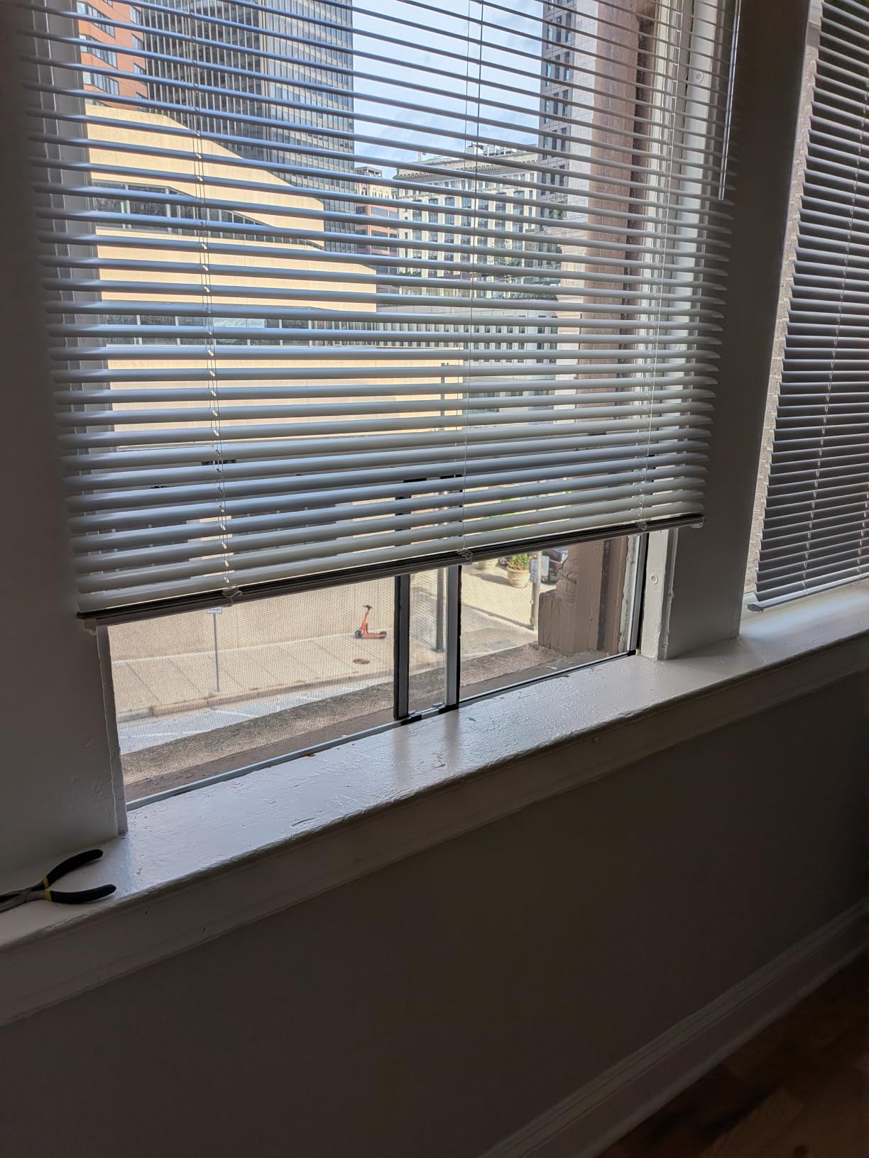FLYZZZ Adjustable Sliding Window Screen Horizontal (15.74