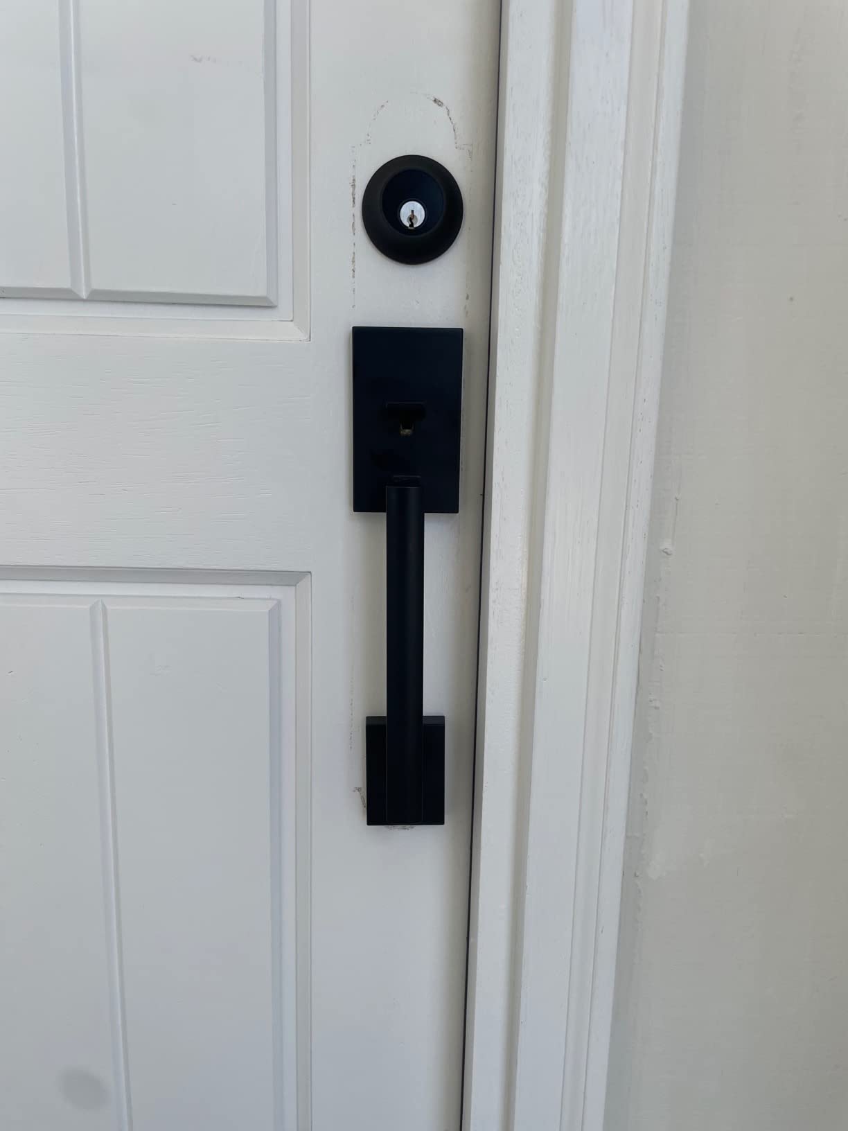 Kwikset San Clemente Front Door Handle, Entry Handleset Exterior with Interior Reversible Lever, Matte Black customer photo 1