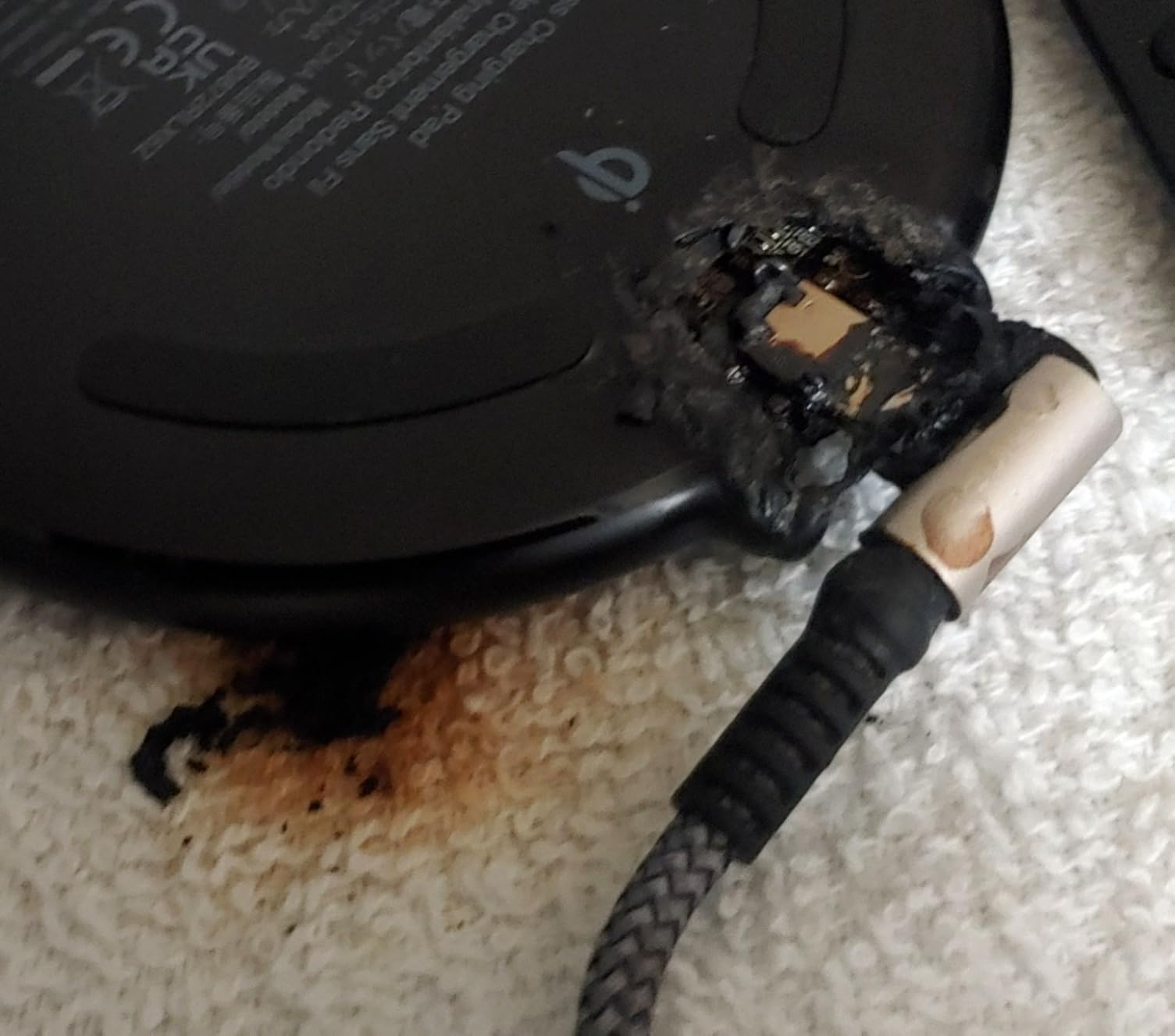 Amazon Basics 15W Pad customer photo 1